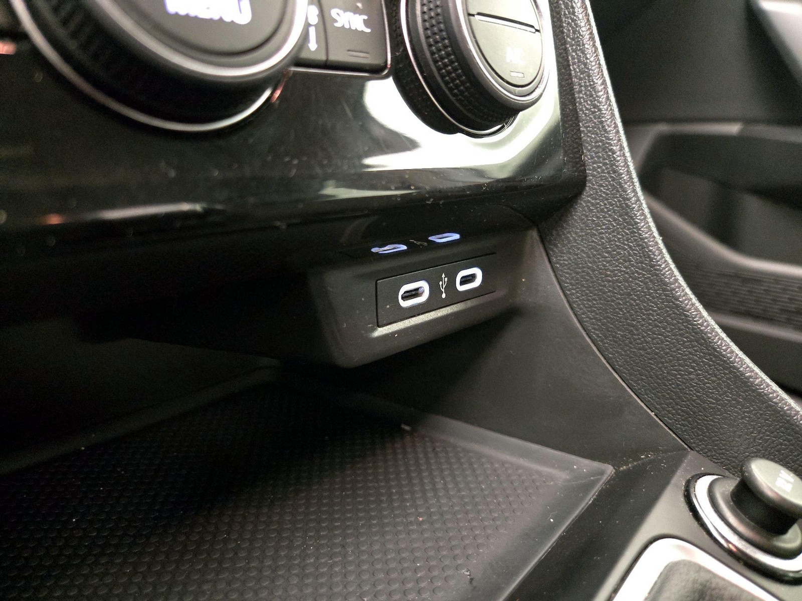 2024 Volkswagen Jetta SE - Photo 19