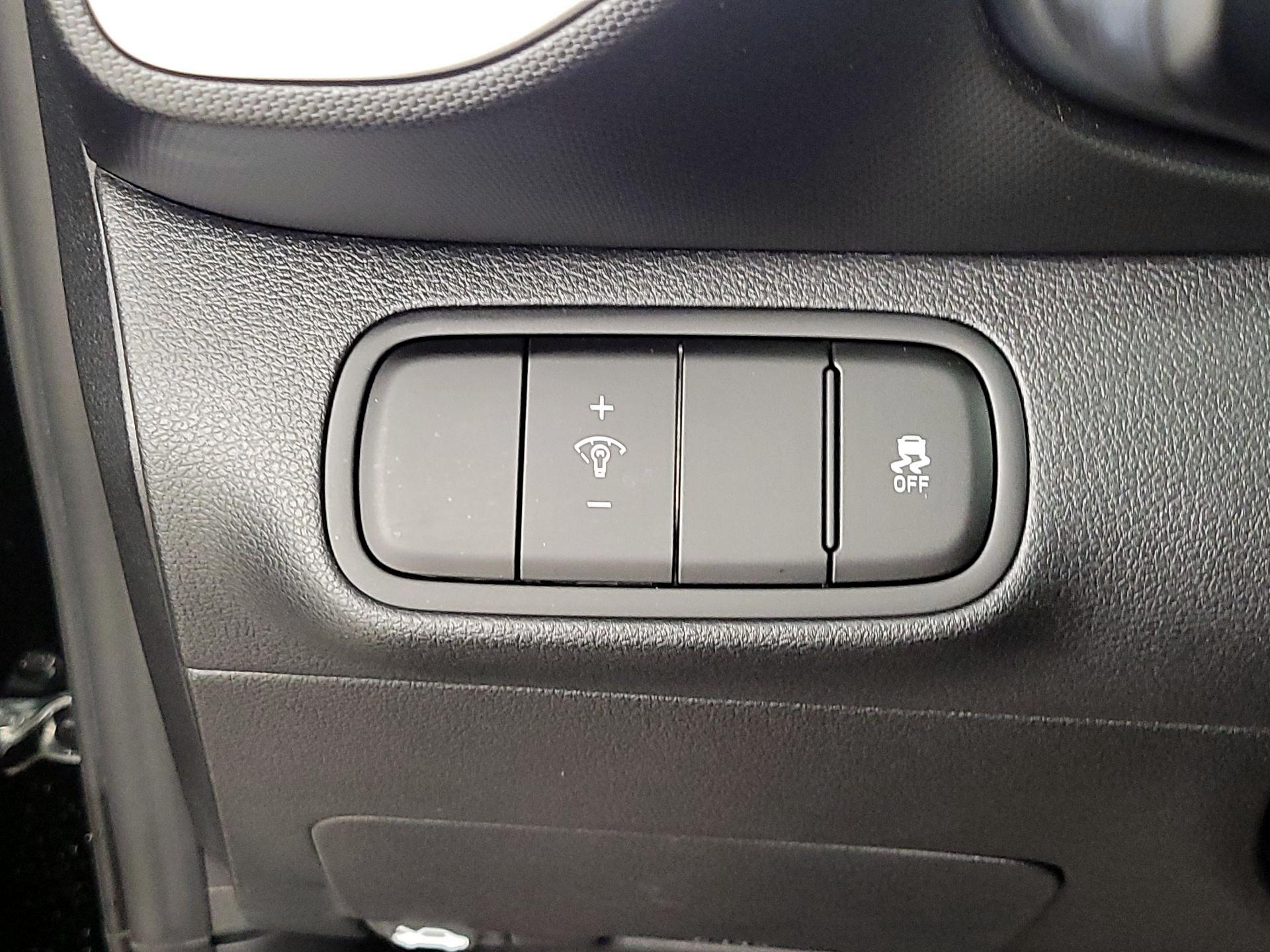 Thumbnail: 2023 Hyundai Venue - 13