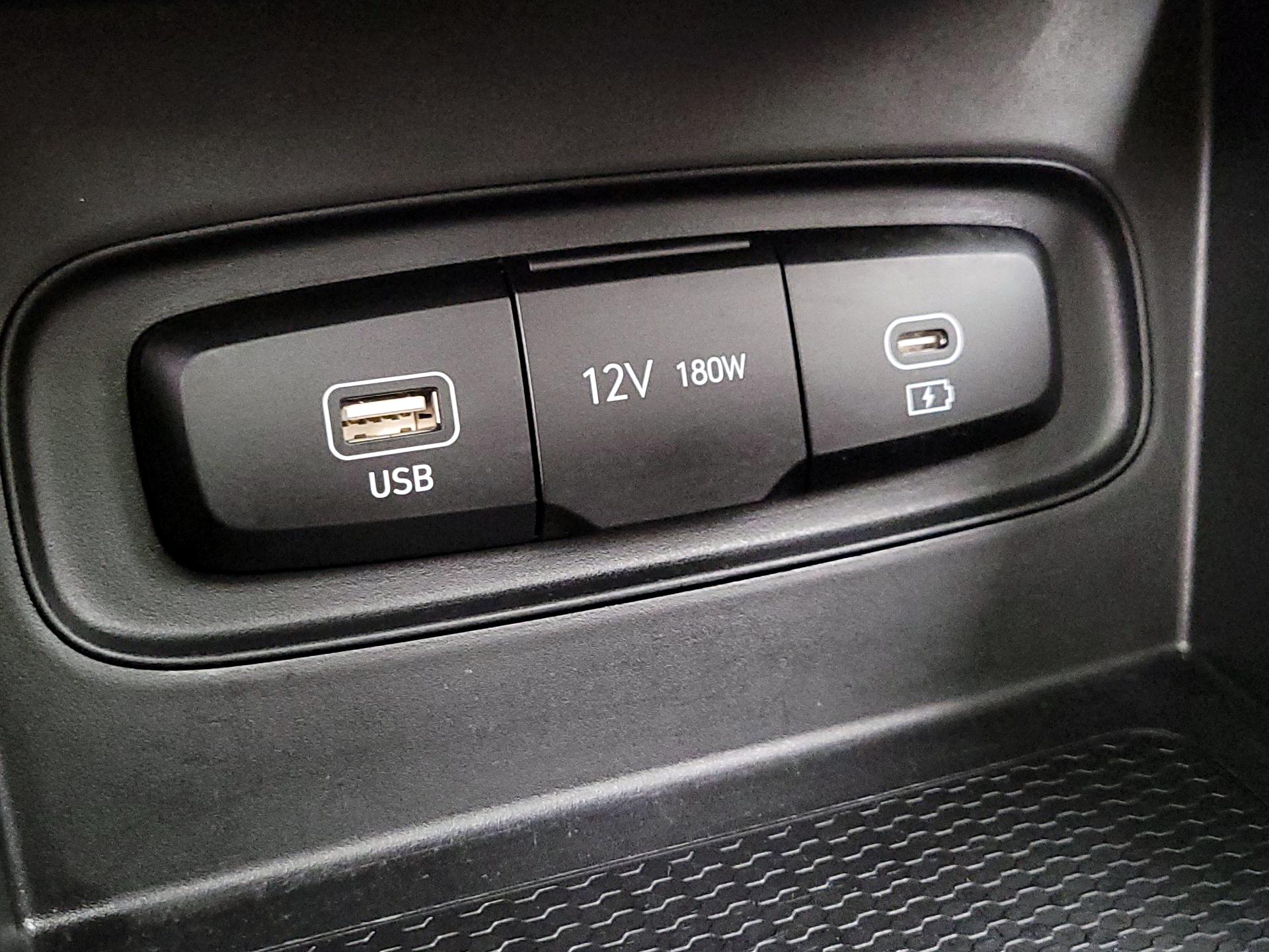 Thumbnail: 2023 Hyundai Venue - 18