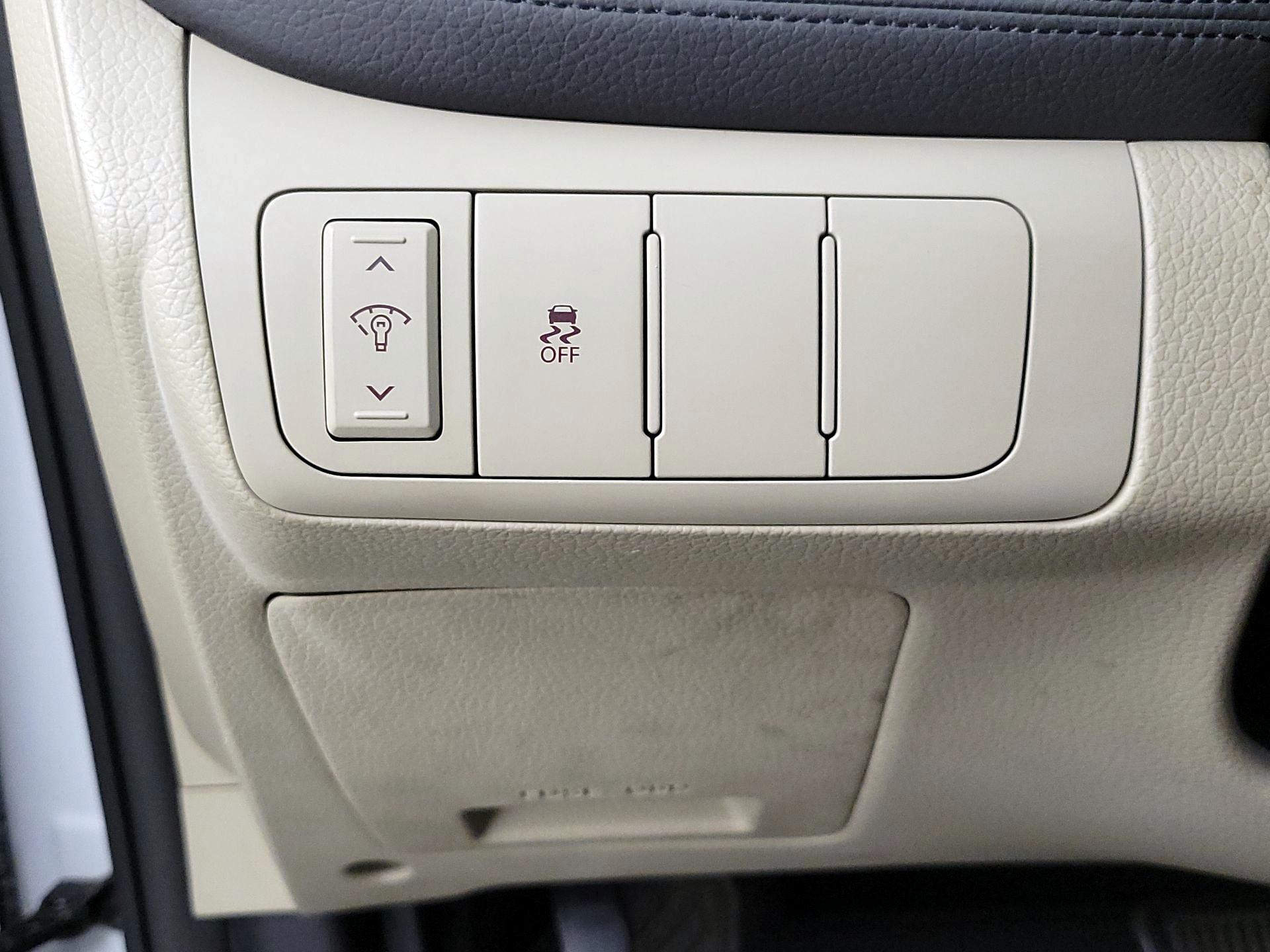 Thumbnail: 2015 Kia Optima - 13