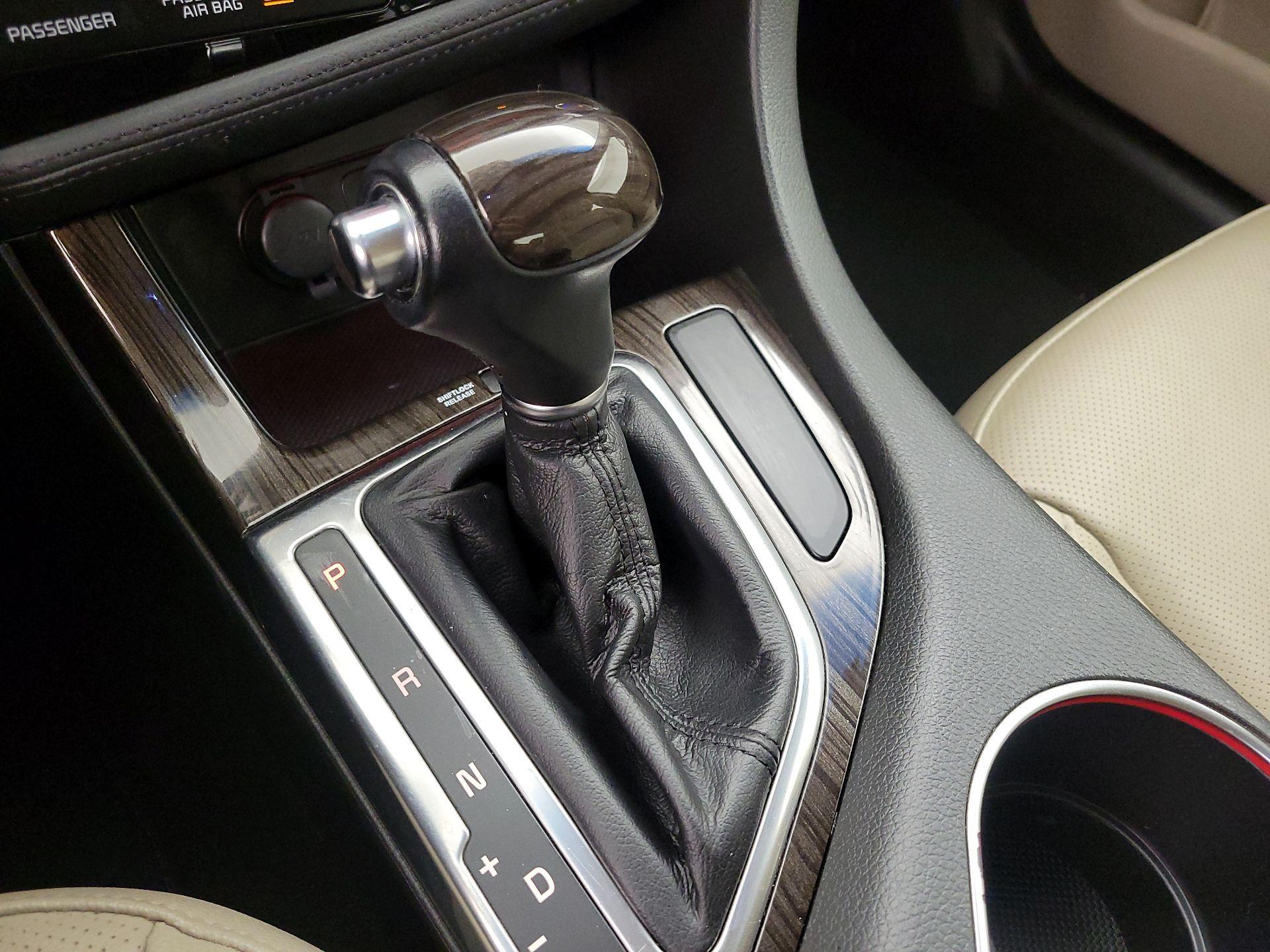 Thumbnail: 2015 Kia Optima - 16