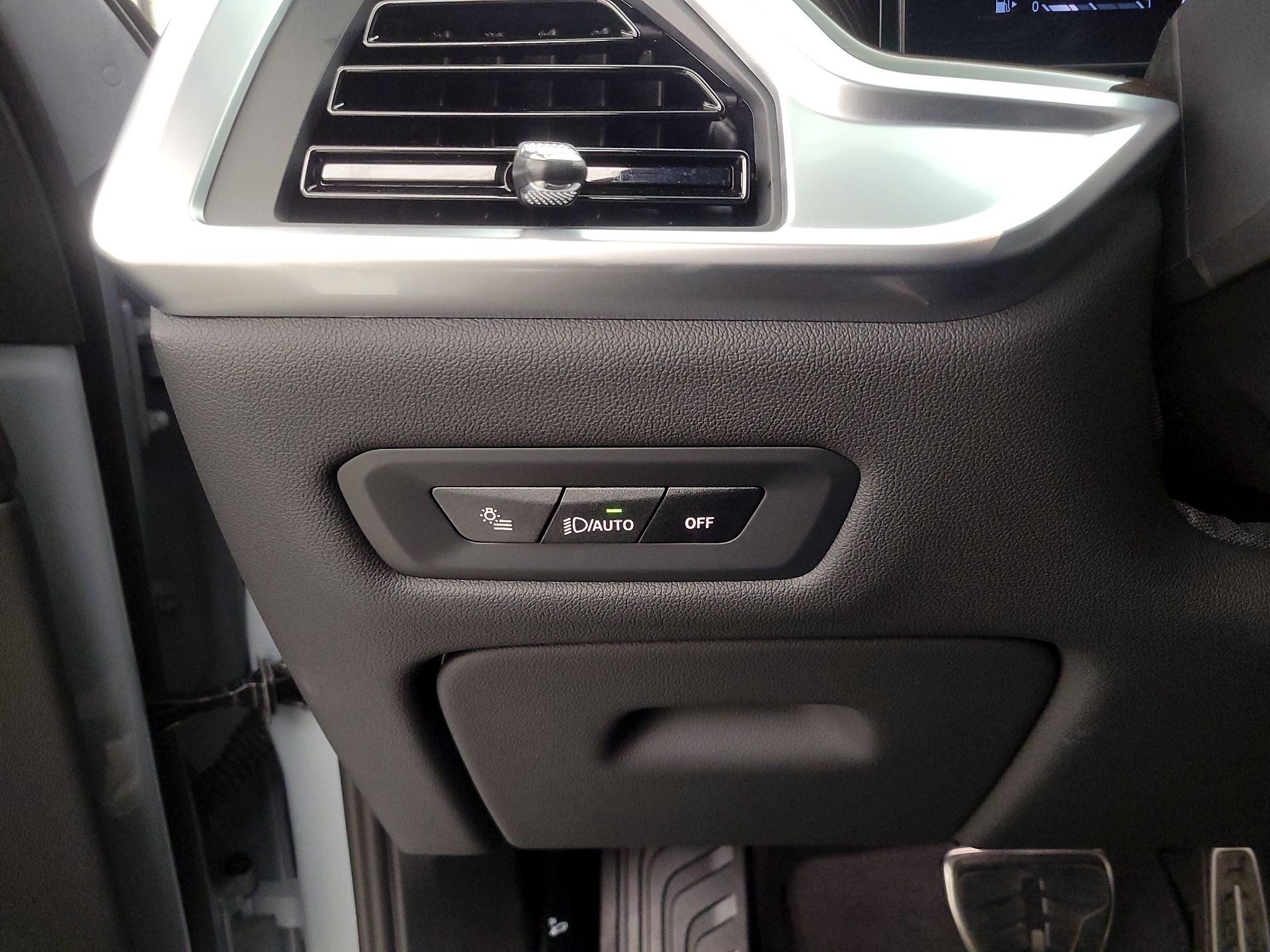 Thumbnail: 2026 BMW X5 - 13