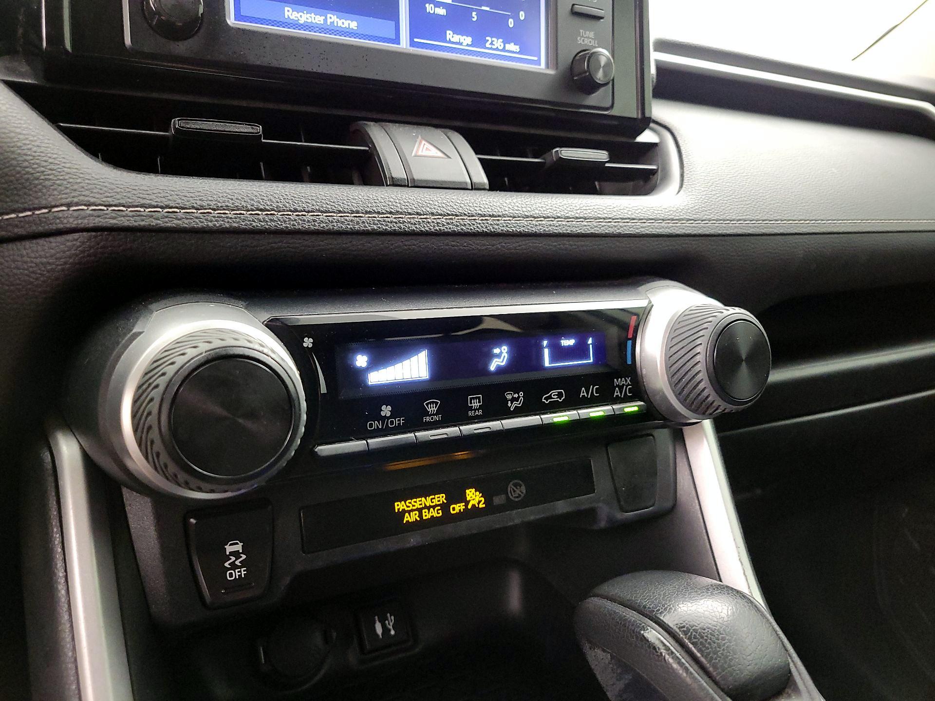 Thumbnail: 2019 Toyota RAV4 - 16