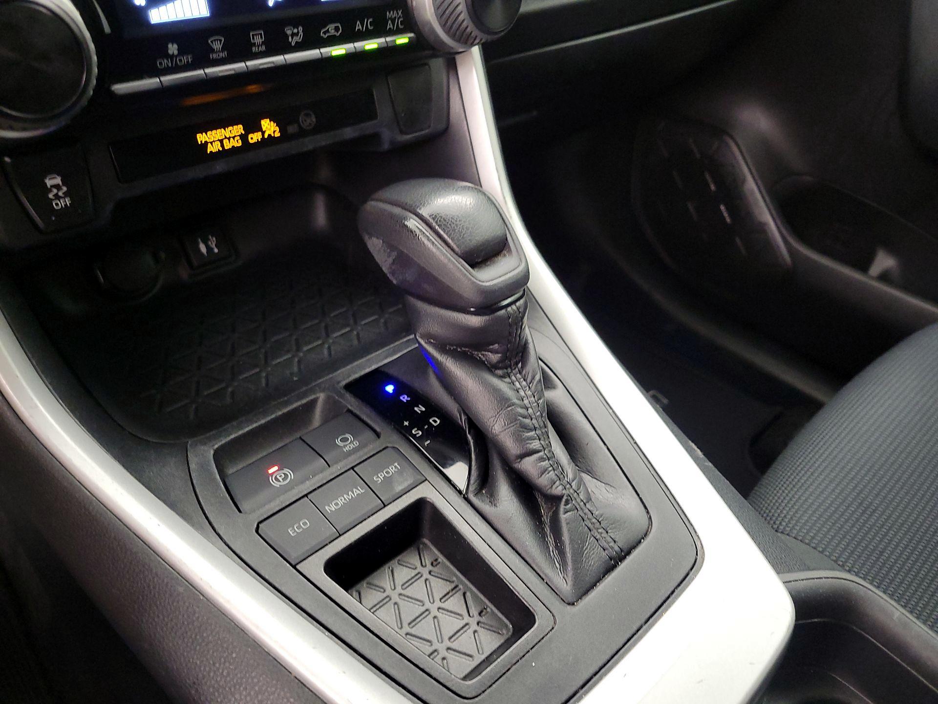 Thumbnail: 2019 Toyota RAV4 - 17