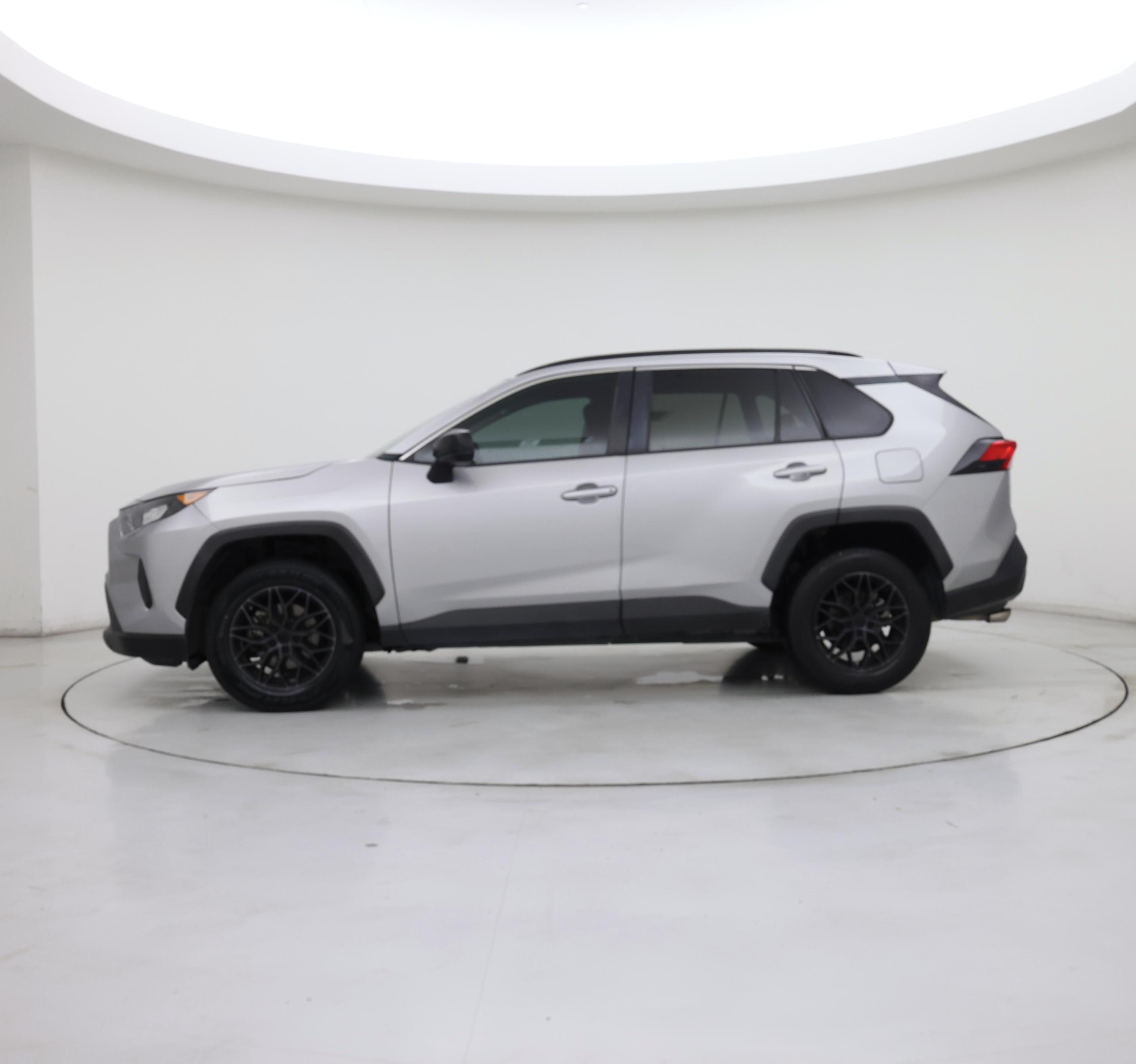 Thumbnail: 2019 Toyota RAV4 - 3