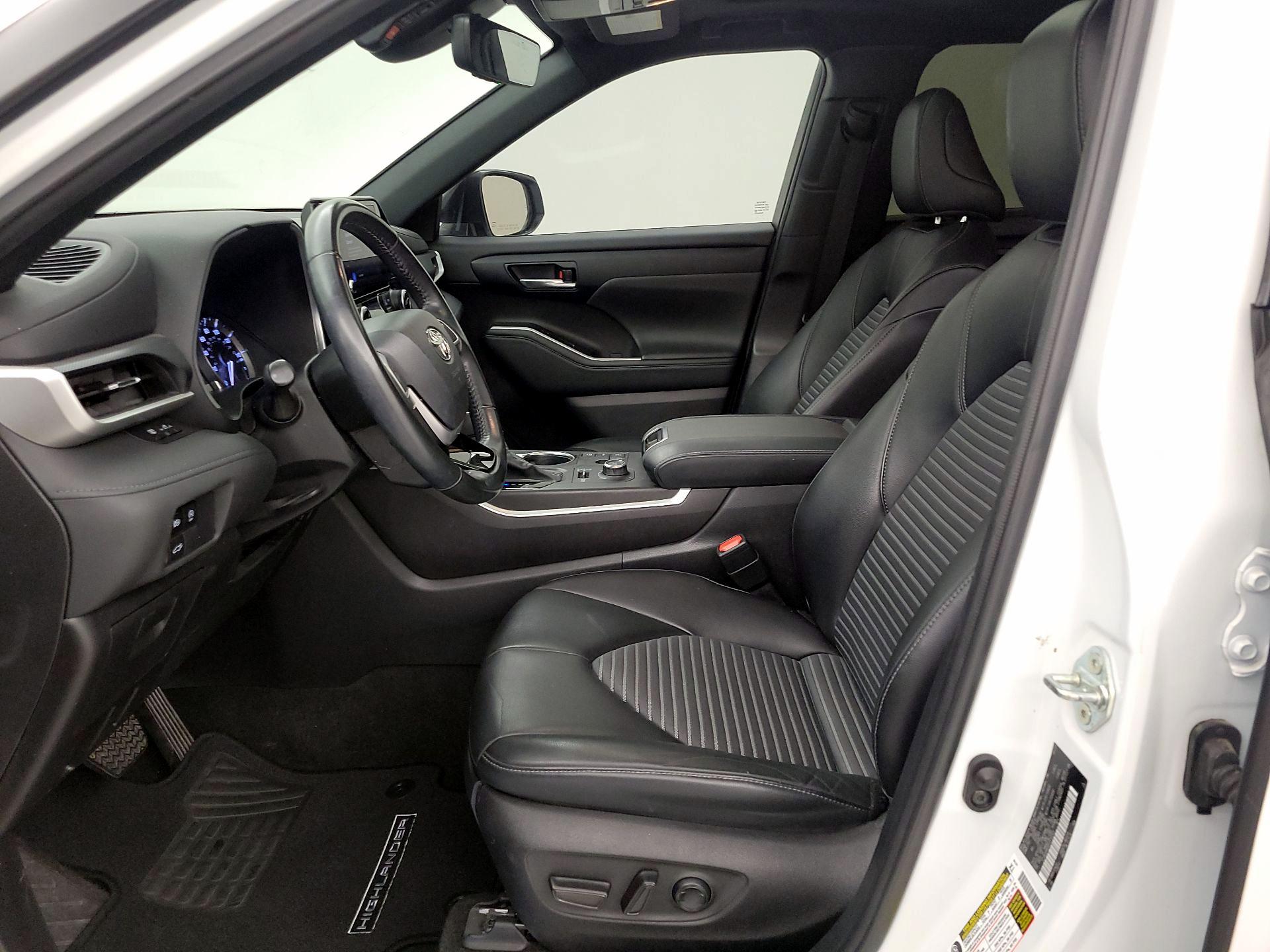 Thumbnail: 2023 Toyota Highlander - 11