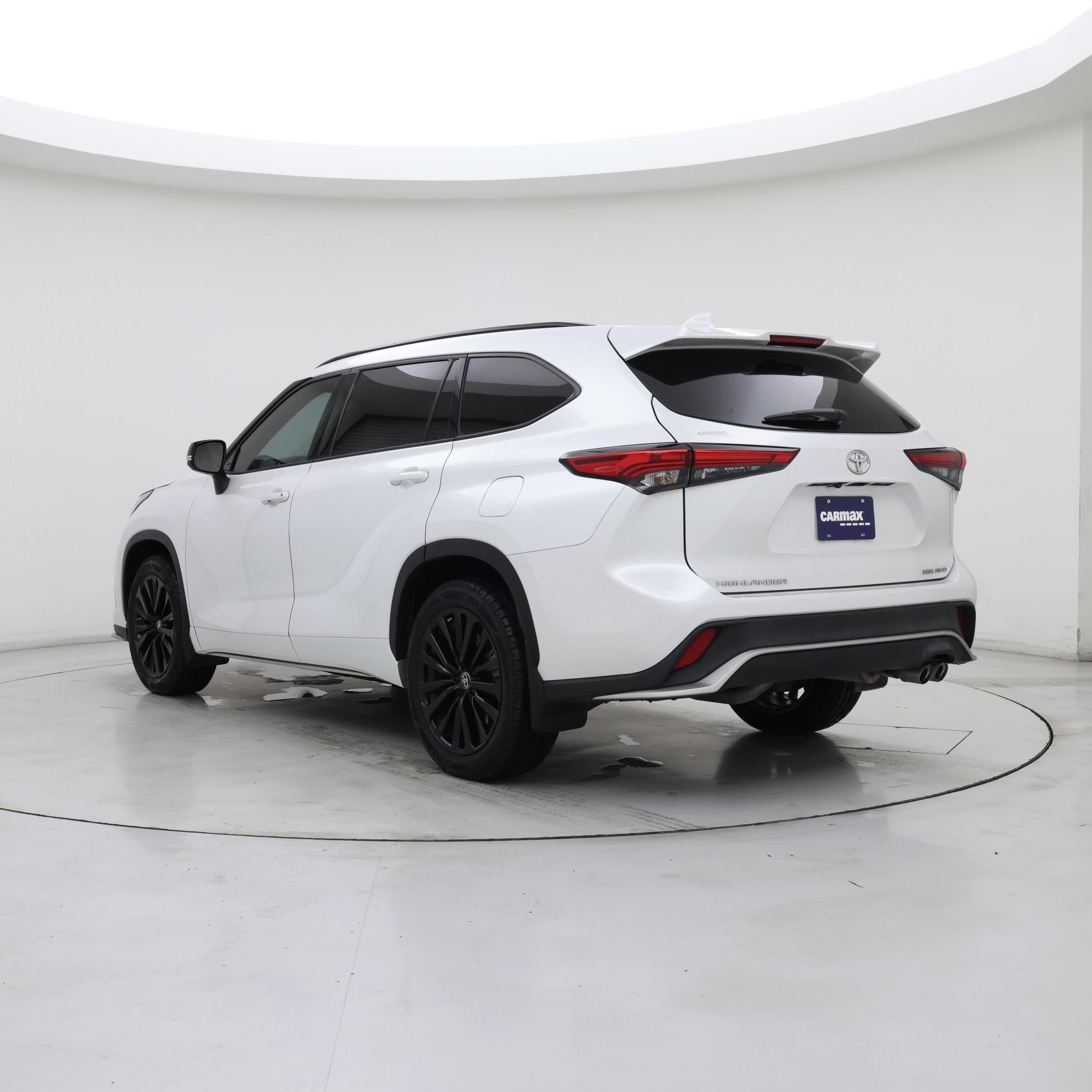 Thumbnail: 2023 Toyota Highlander - 2