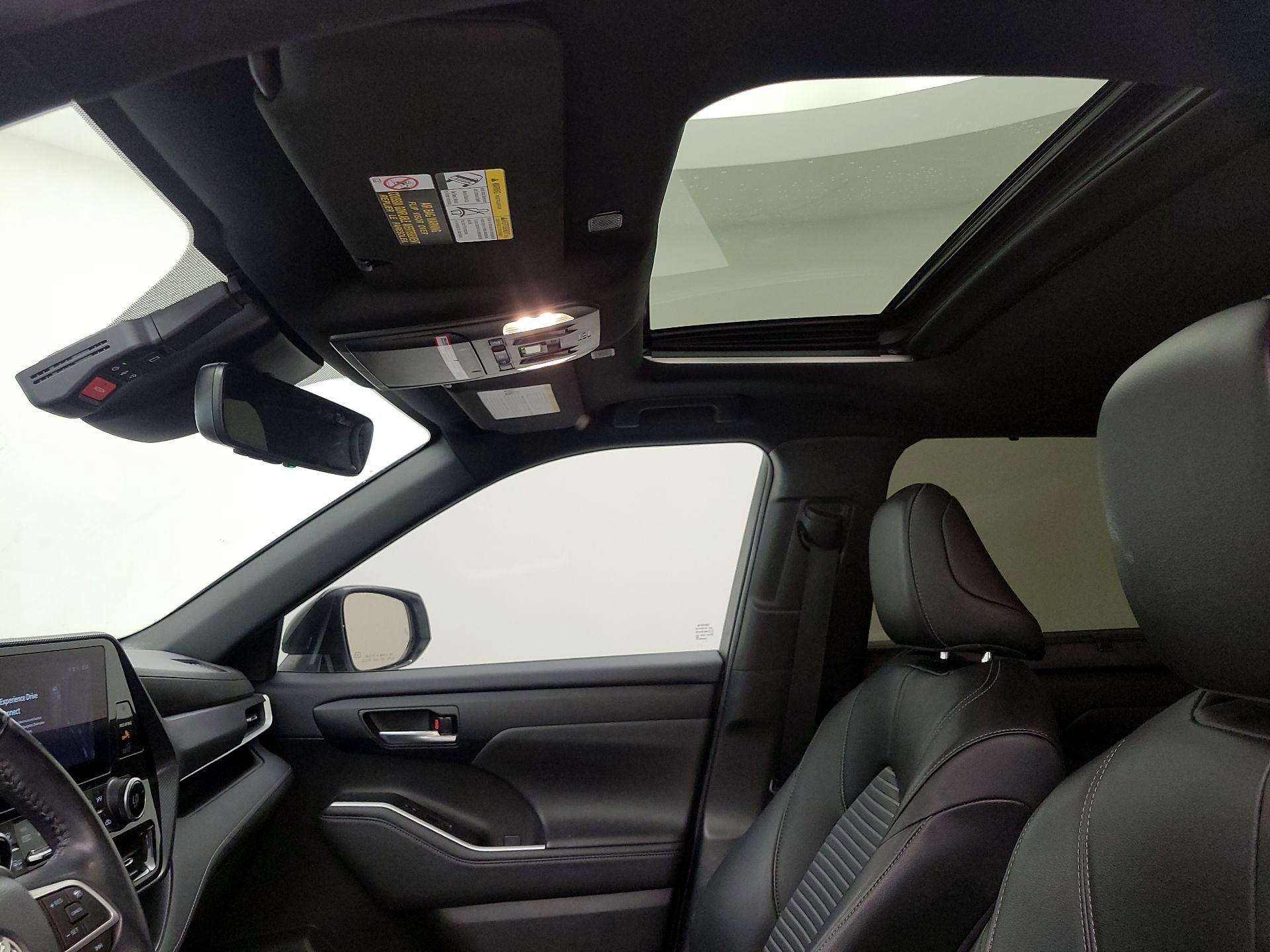 Thumbnail: 2023 Toyota Highlander - 19