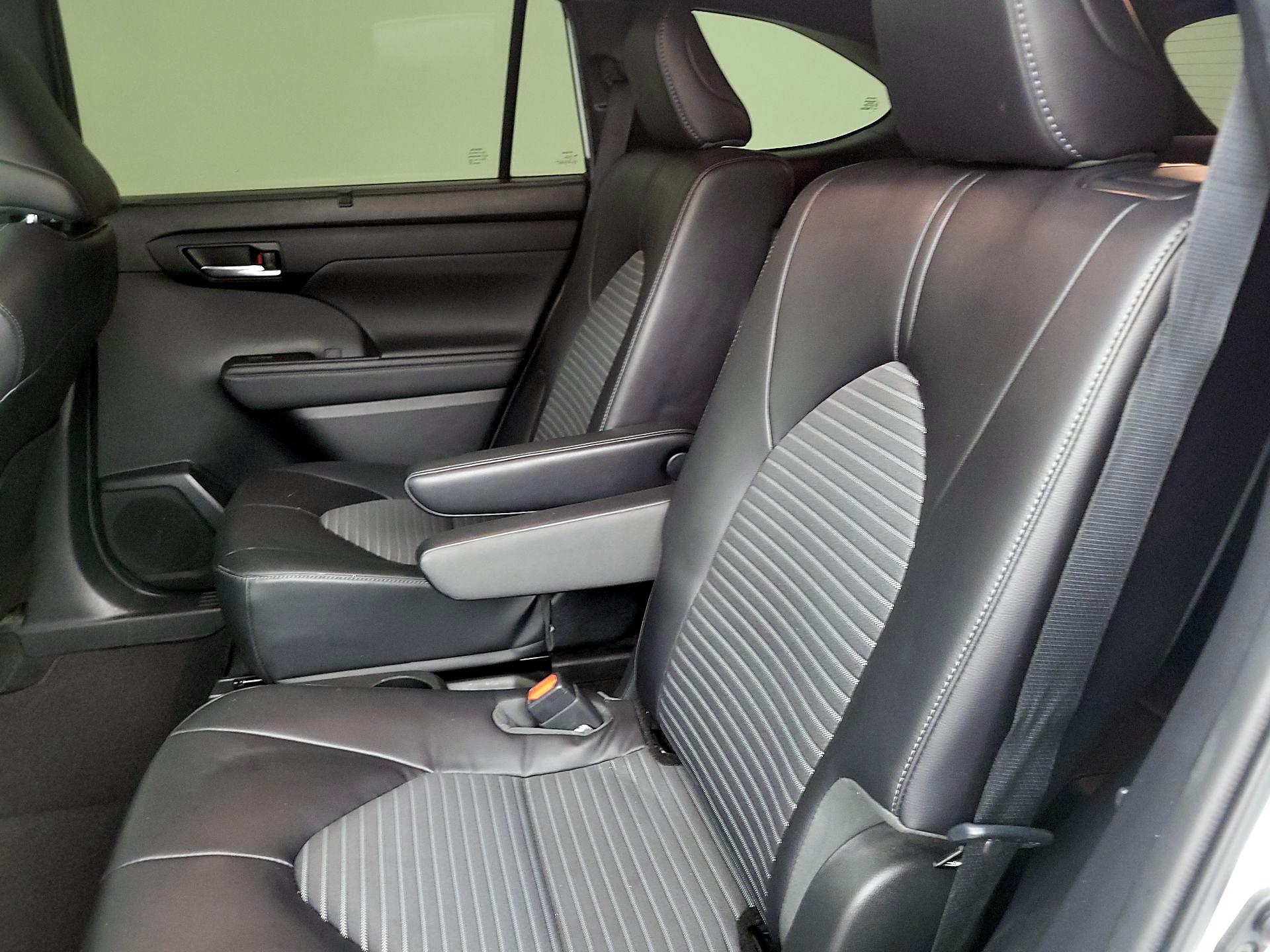 Thumbnail: 2023 Toyota Highlander - 20