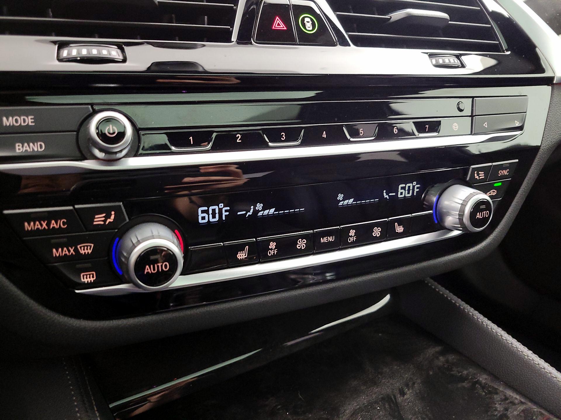 Thumbnail: 2022 BMW 5 Series - 17