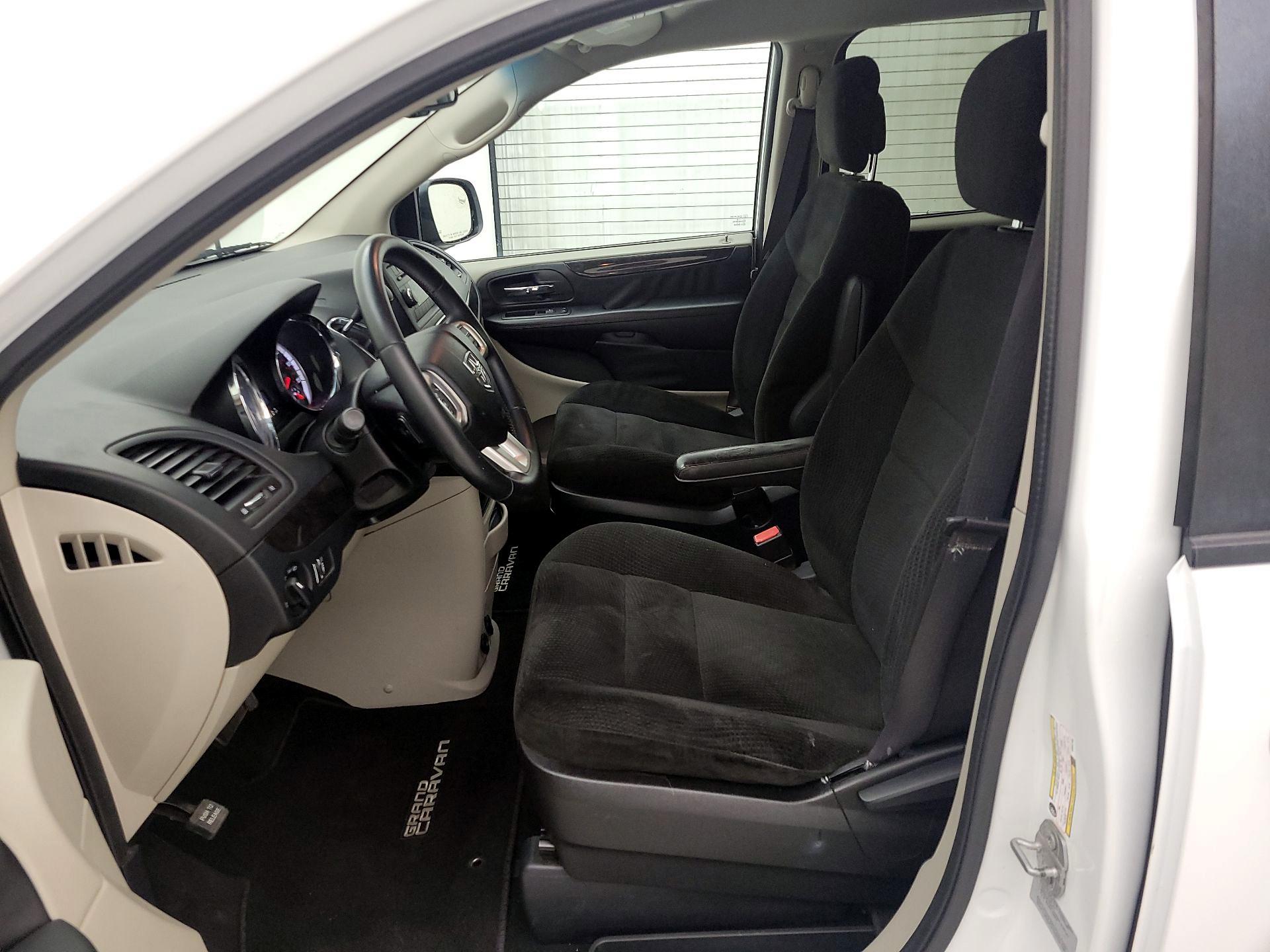 Thumbnail: 2017 Dodge Grand Caravan - 11