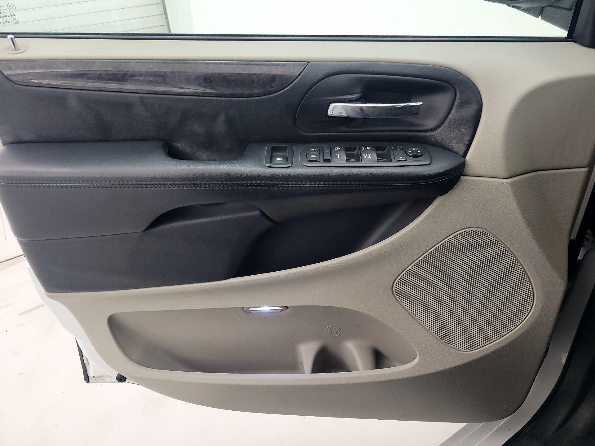 Thumbnail: 2017 Dodge Grand Caravan - 12