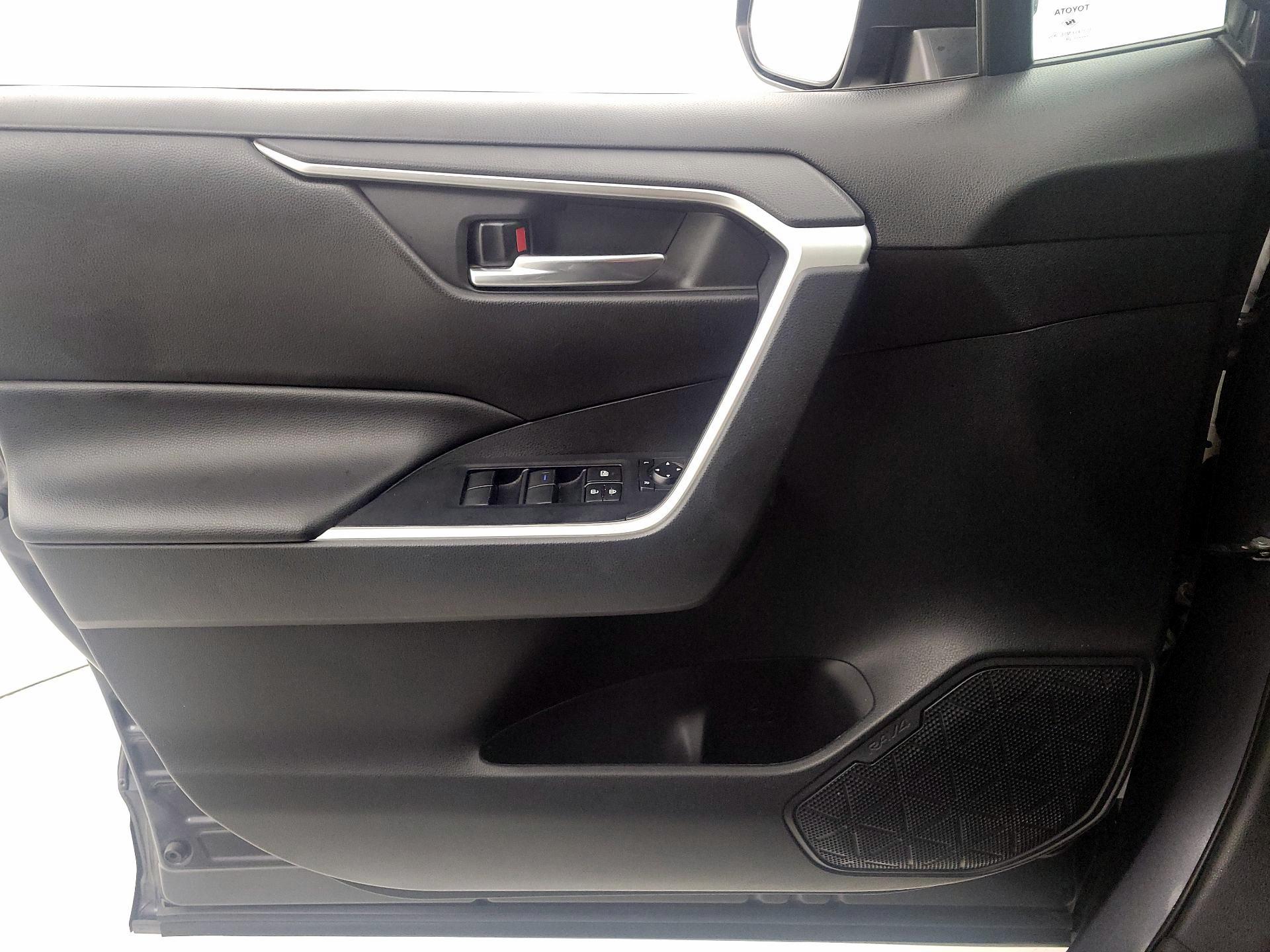 Thumbnail: 2020 Toyota RAV4 - 12