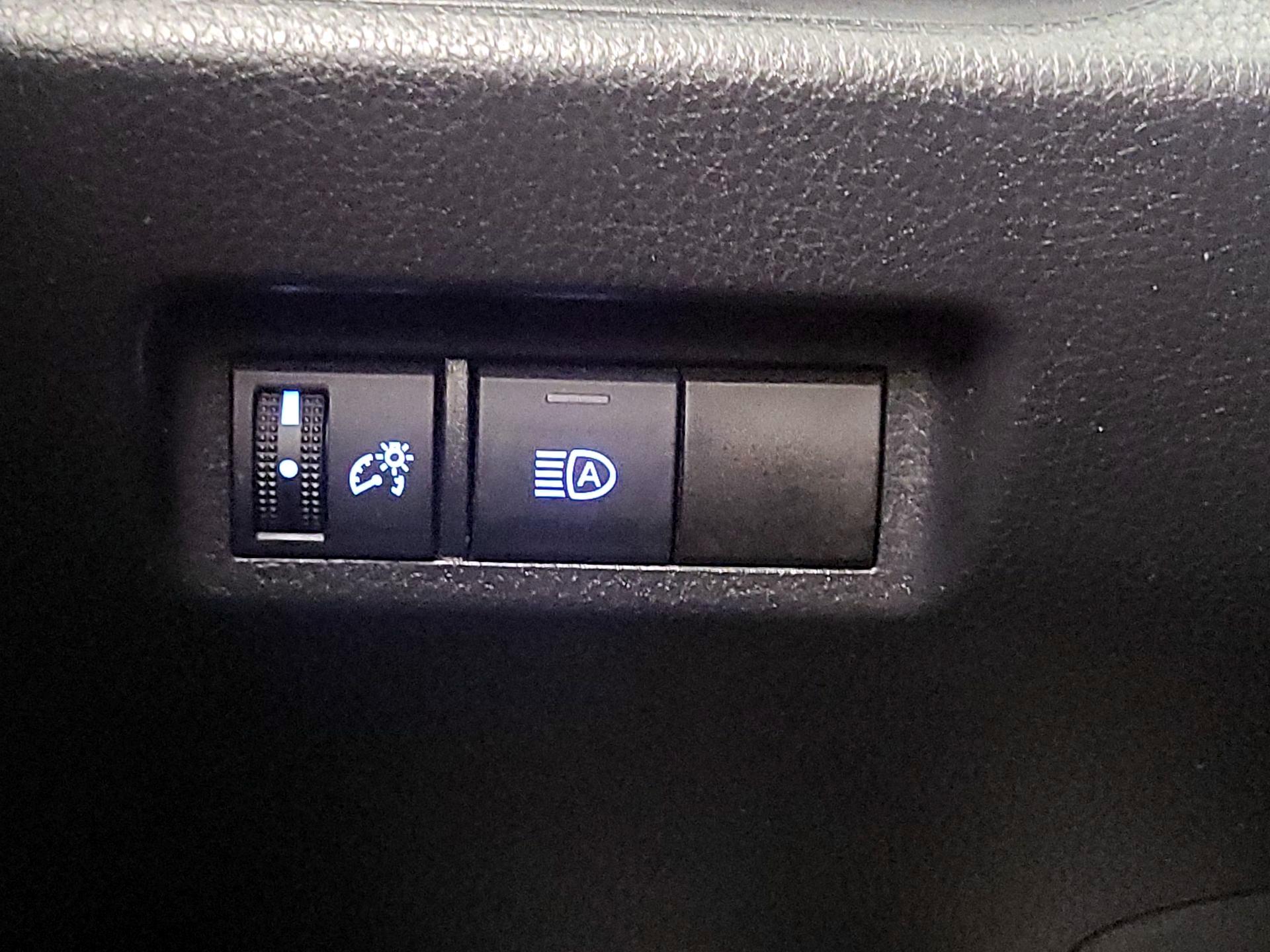 Thumbnail: 2020 Toyota RAV4 - 13