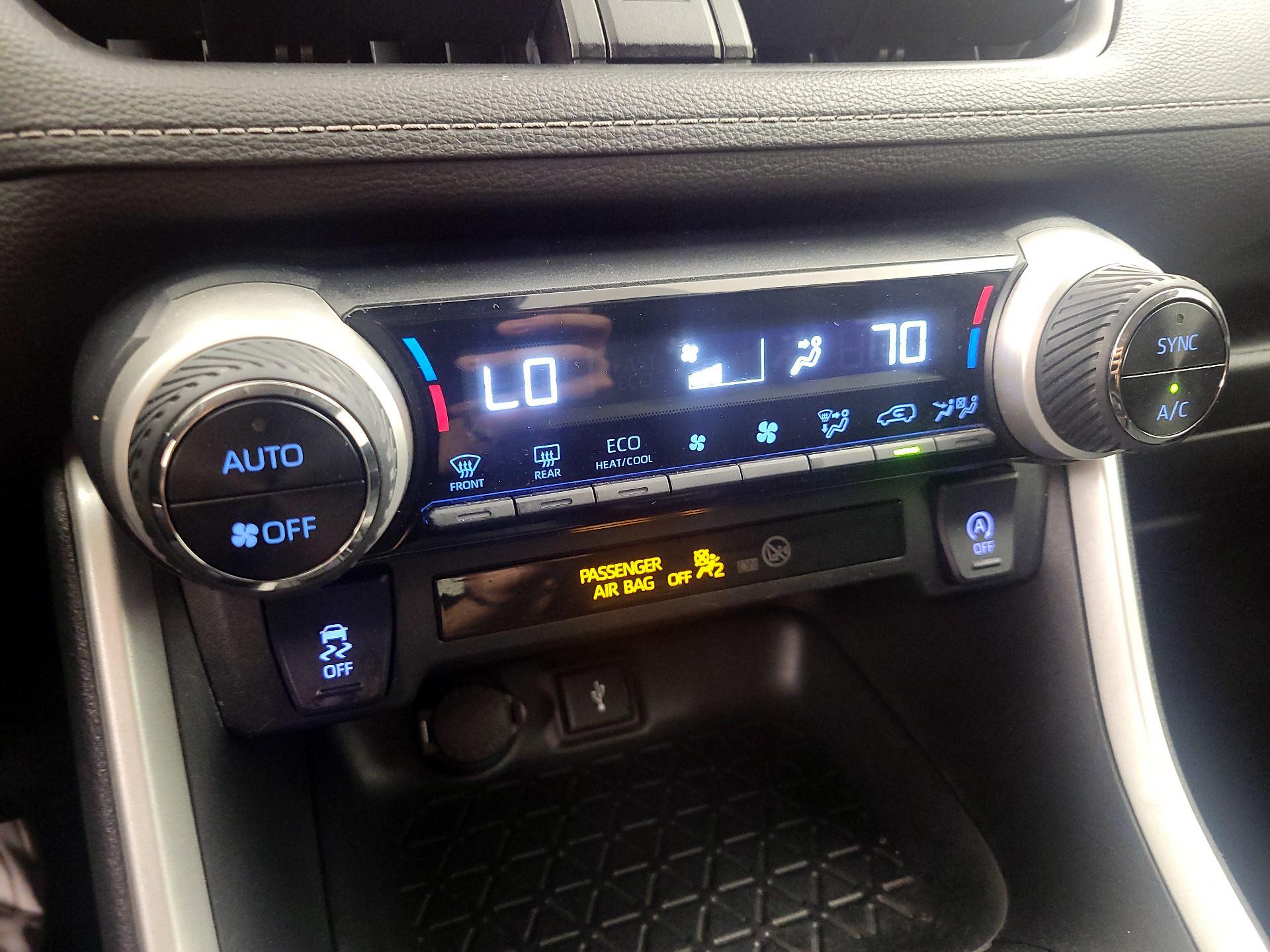 Thumbnail: 2020 Toyota RAV4 - 16