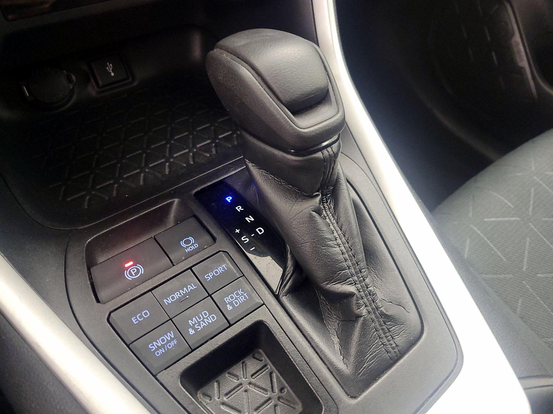 Thumbnail: 2020 Toyota RAV4 - 17