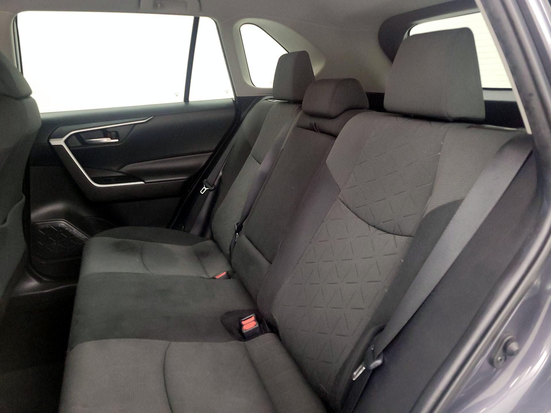 Thumbnail: 2020 Toyota RAV4 - 19