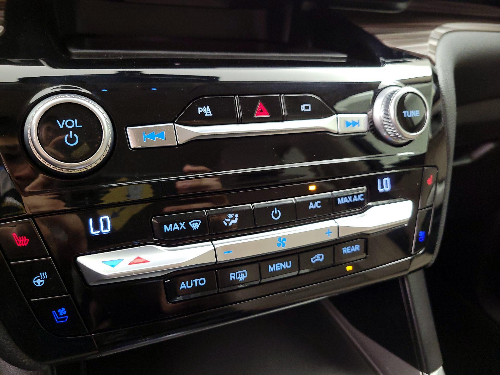 Thumbnail: 2021 Ford Explorer - 17