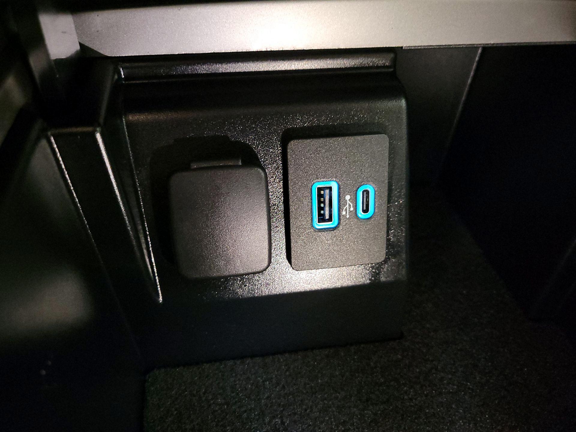 Thumbnail: 2021 Ford Explorer - 19