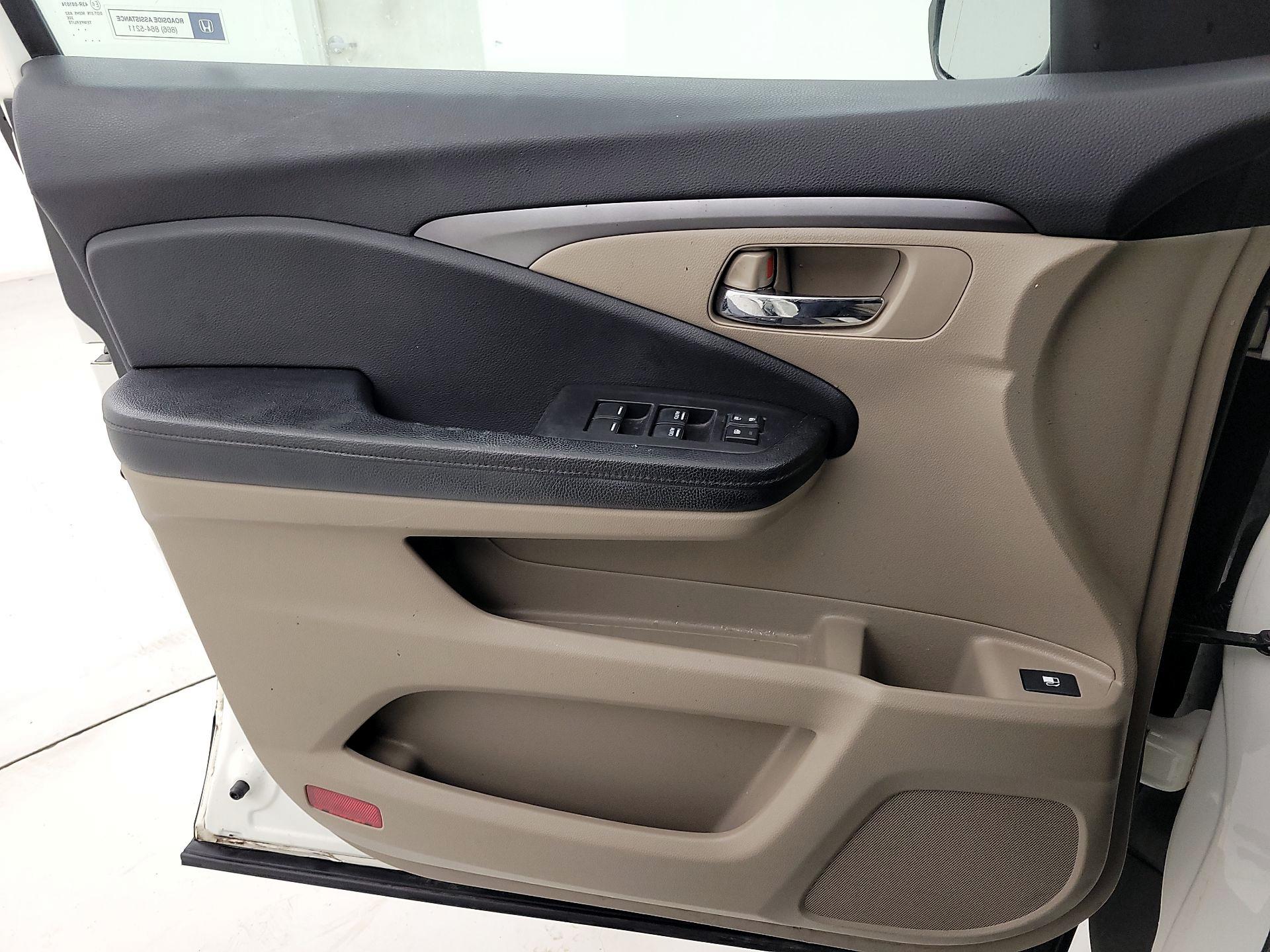 Thumbnail: 2016 Honda Pilot - 10