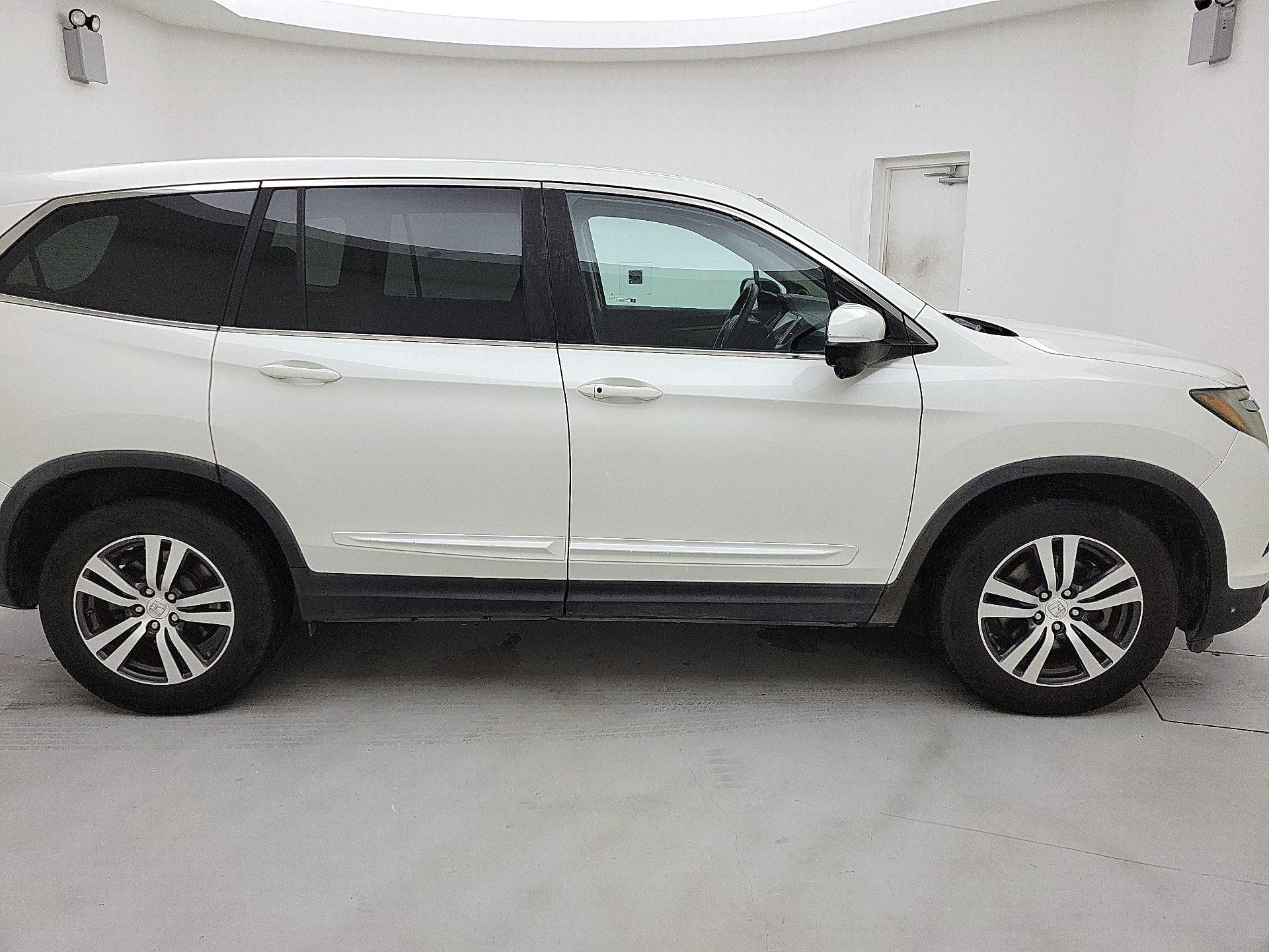 Thumbnail: 2016 Honda Pilot - 4