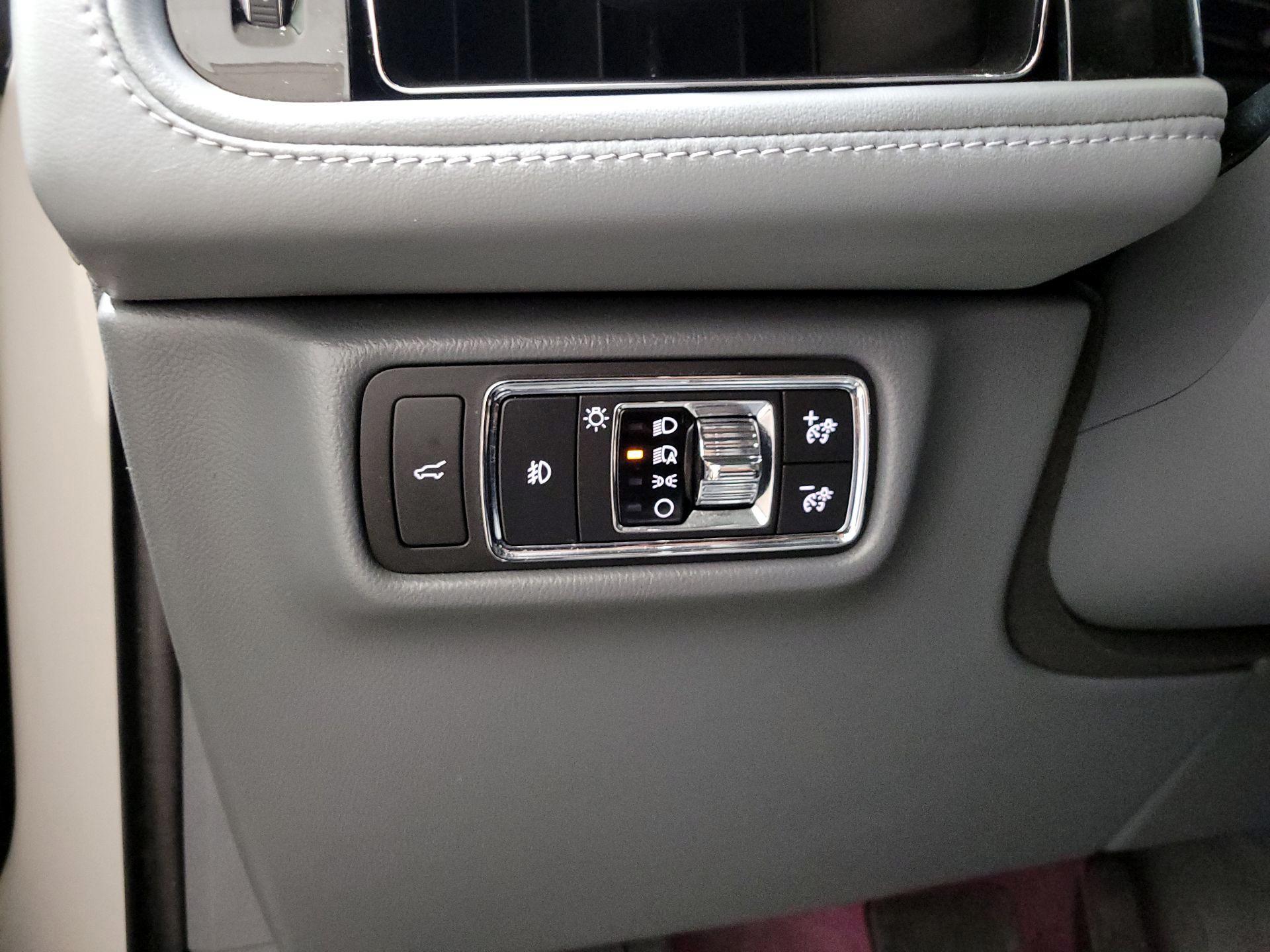 Thumbnail: 2020 Lincoln Aviator - 13