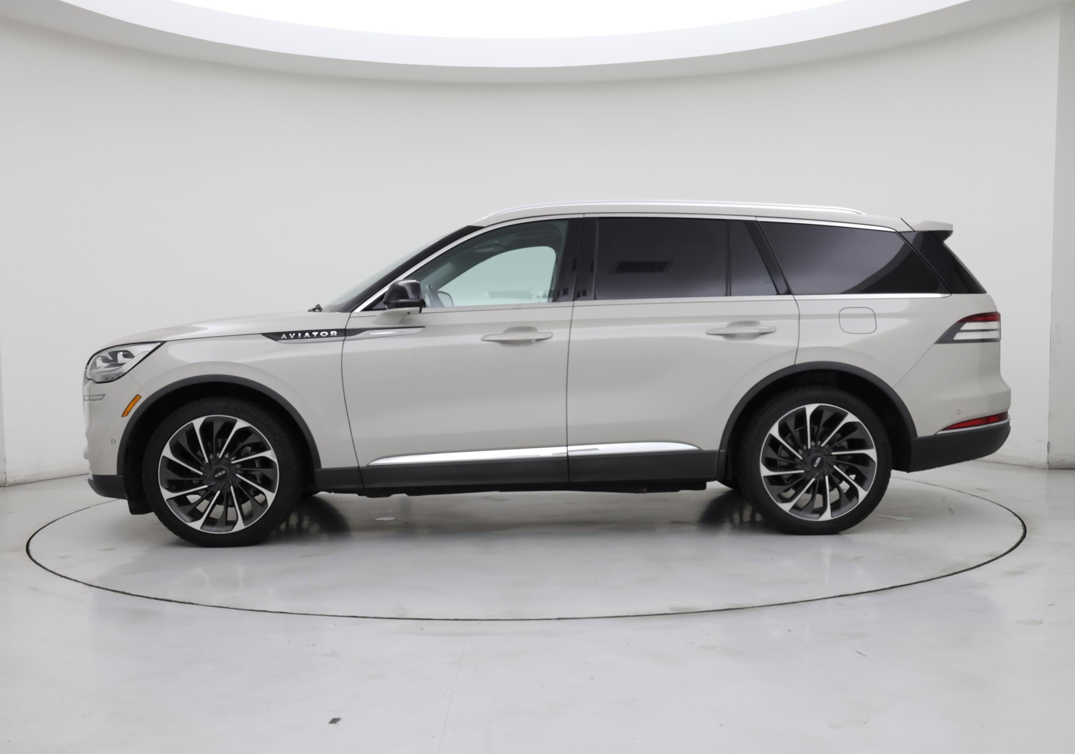 Thumbnail: 2020 Lincoln Aviator - 3