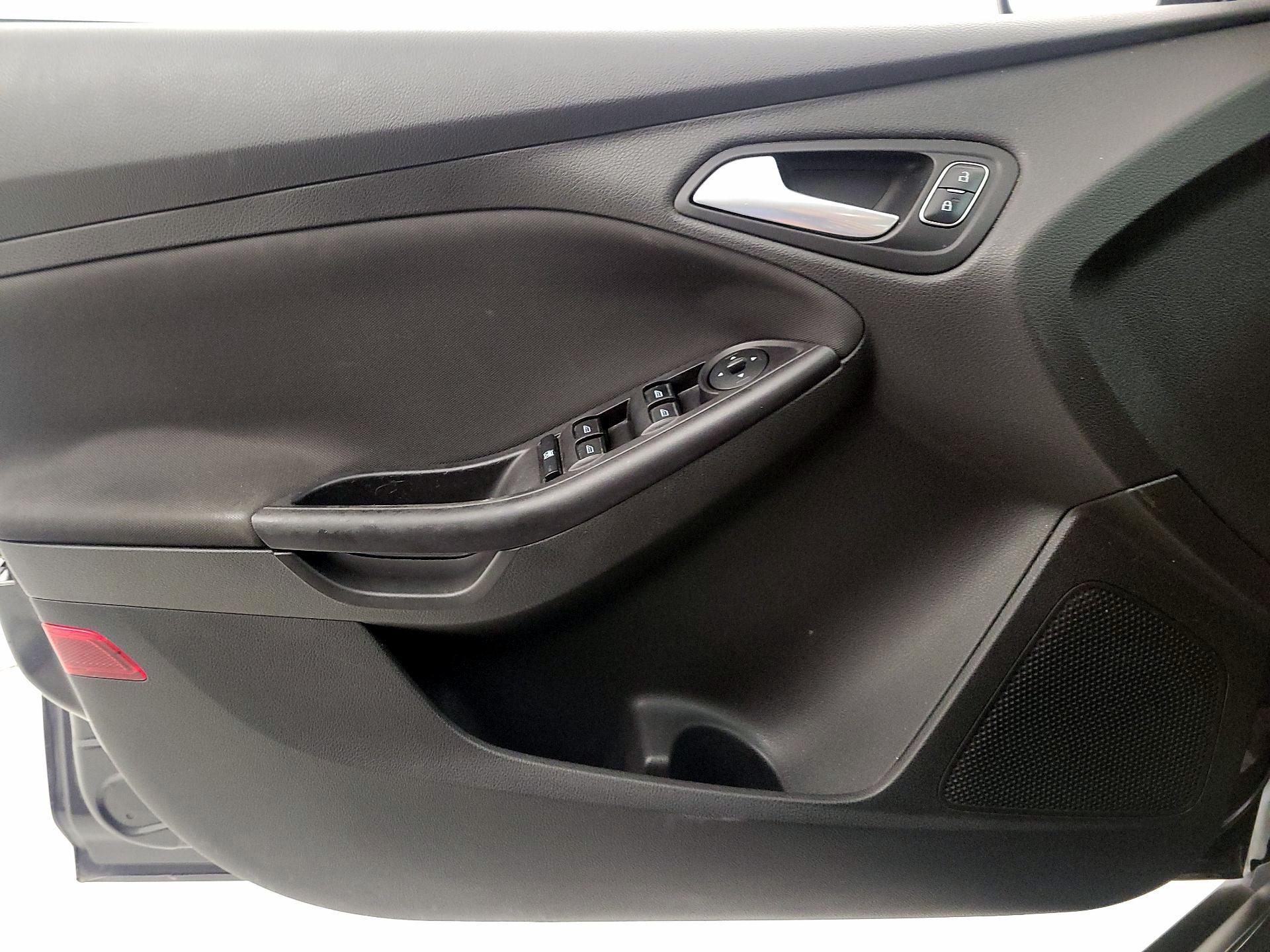 Thumbnail: 2017 Ford Focus - 12