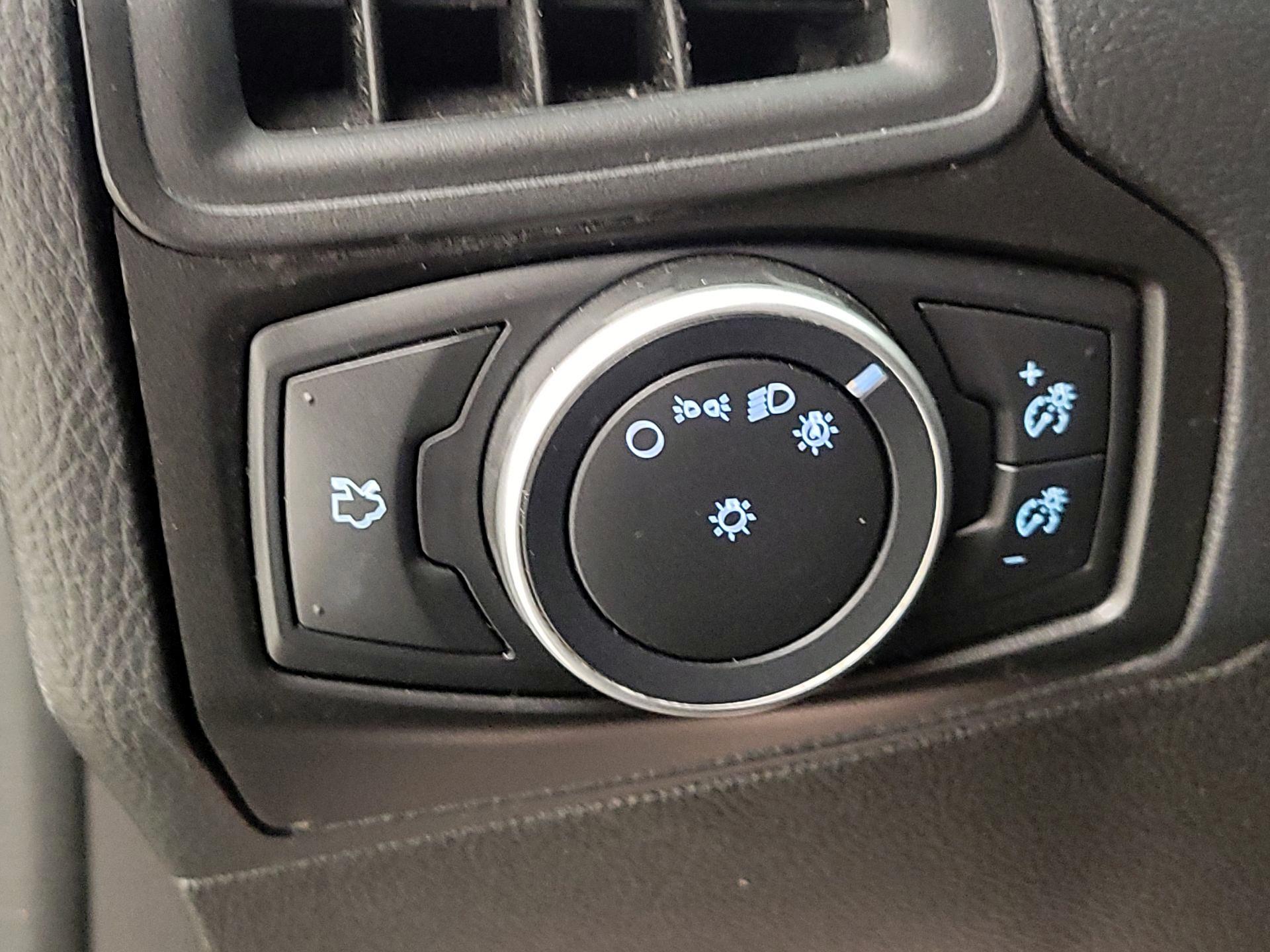 Thumbnail: 2017 Ford Focus - 13