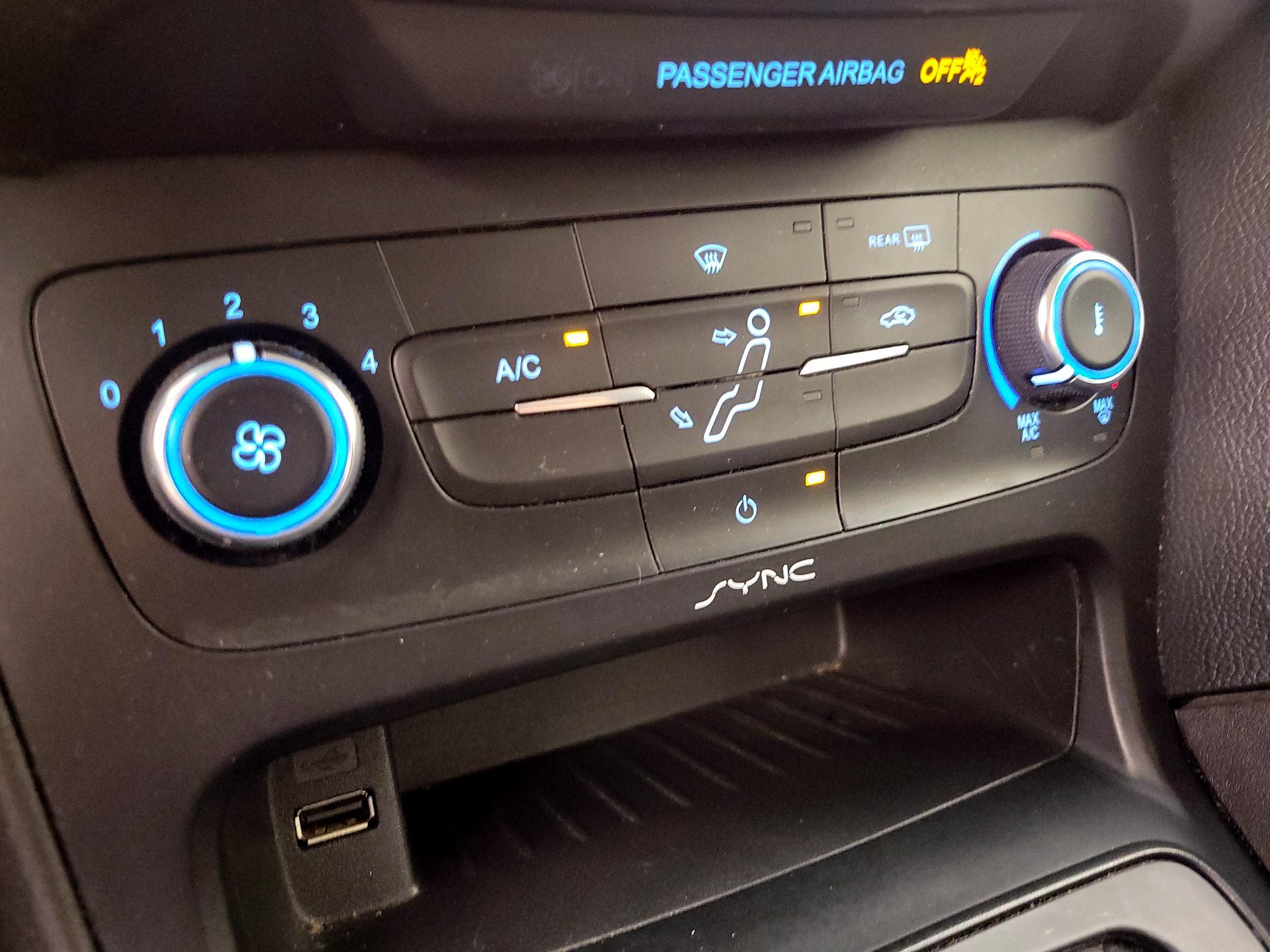 Thumbnail: 2017 Ford Focus - 16