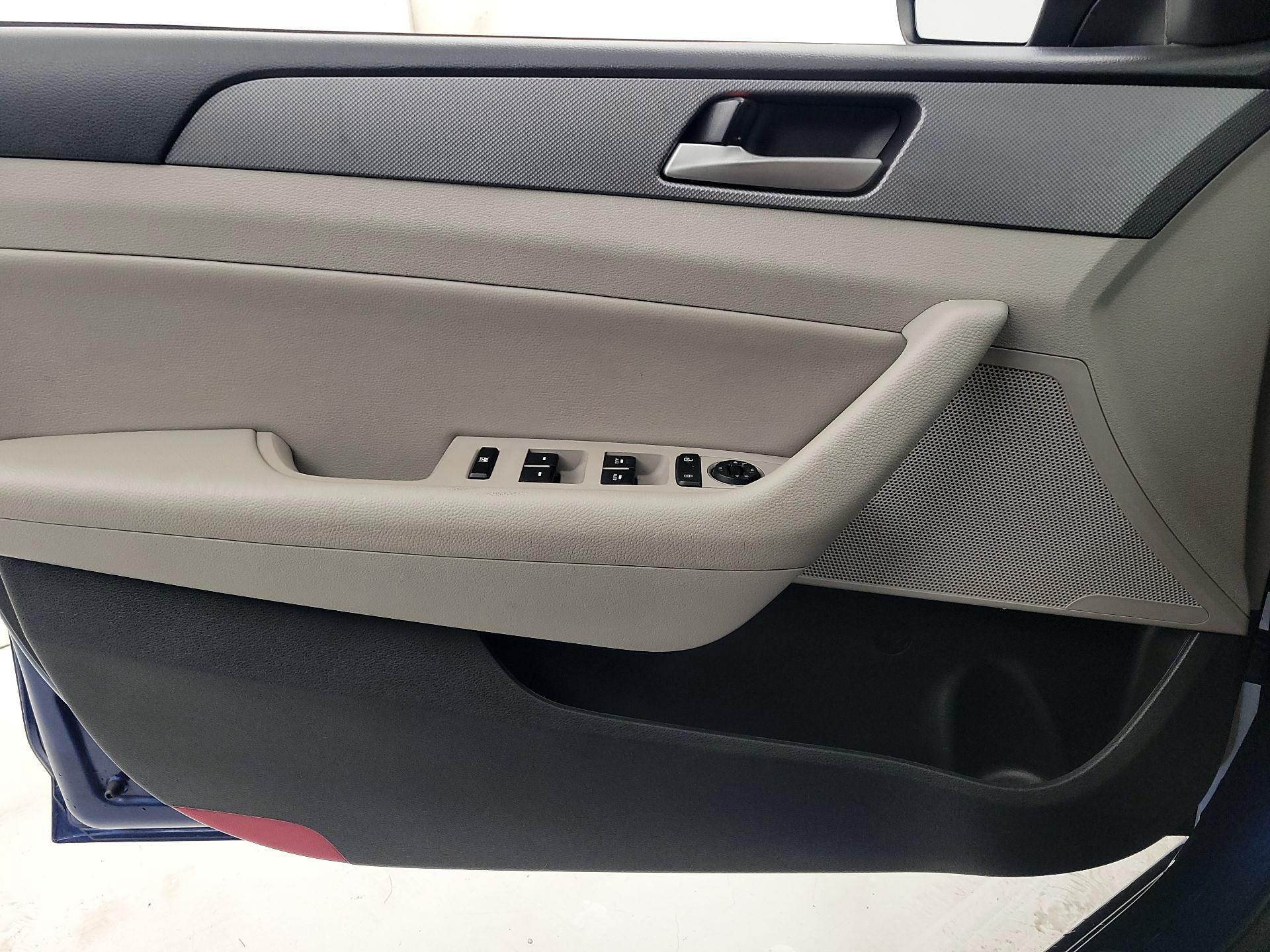 Thumbnail: 2019 Hyundai Sonata - 10