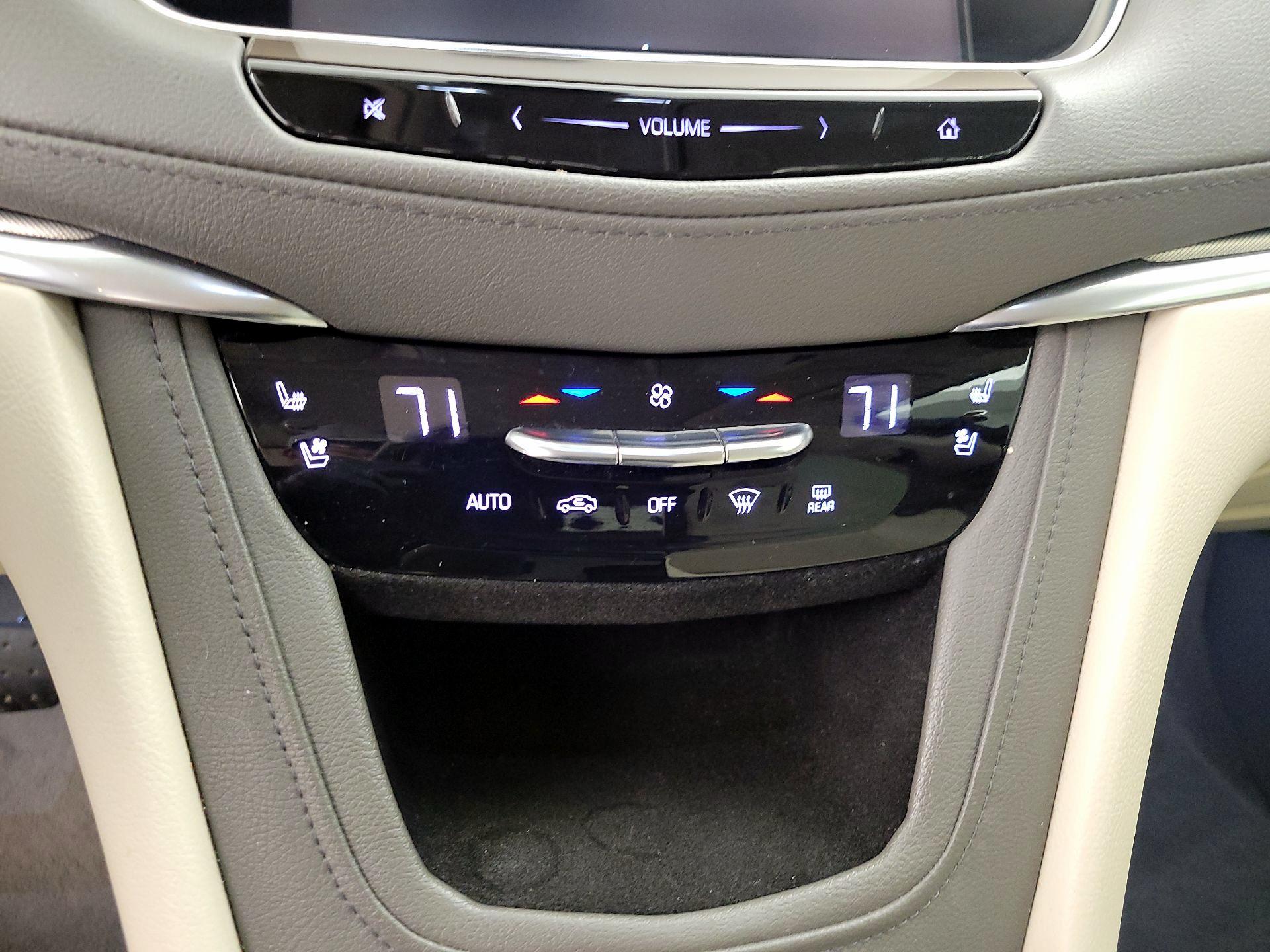 Thumbnail: 2018 Cadillac XT5 - 17