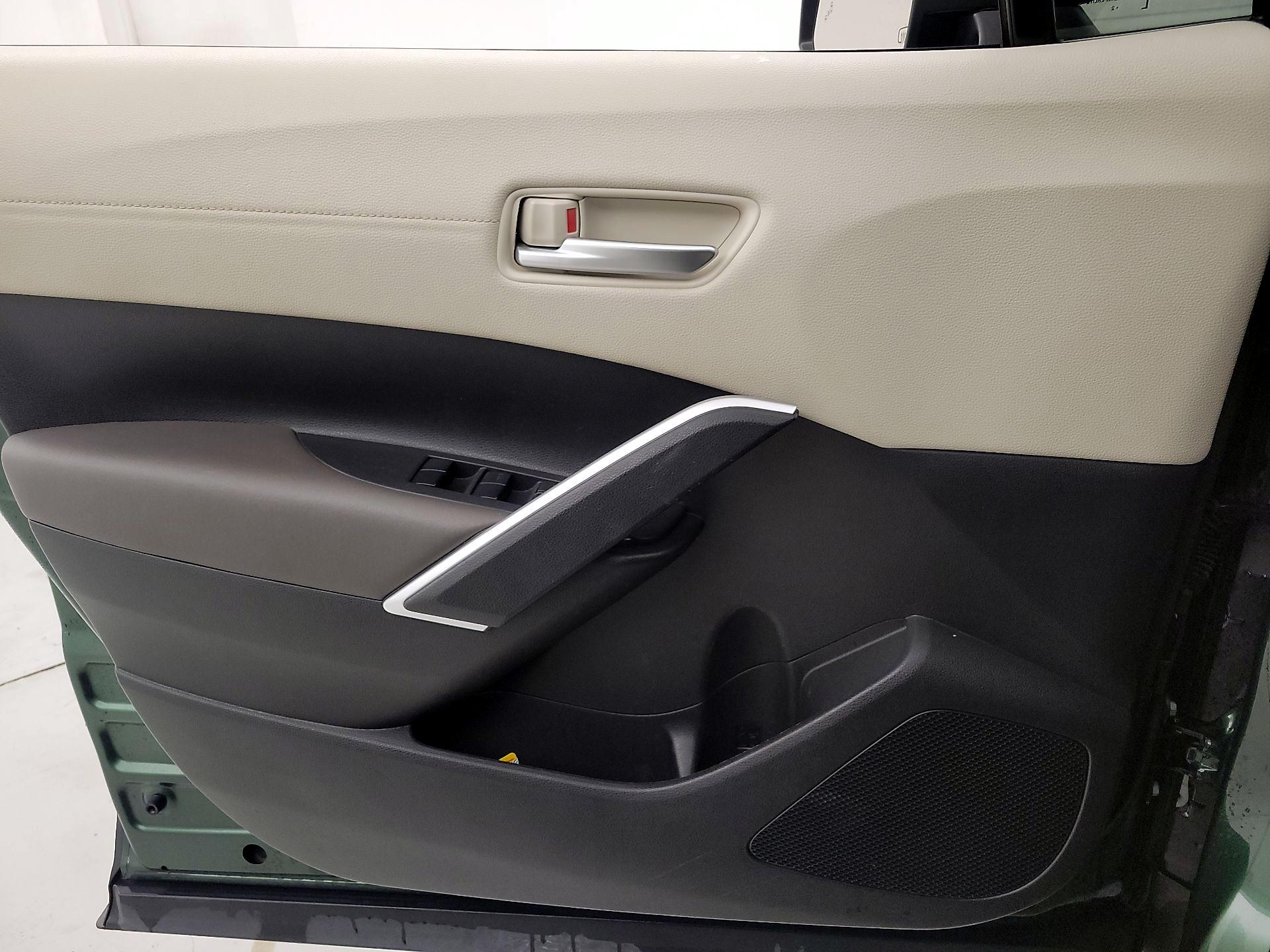 Thumbnail: 2022 Toyota Corolla Cross - 12