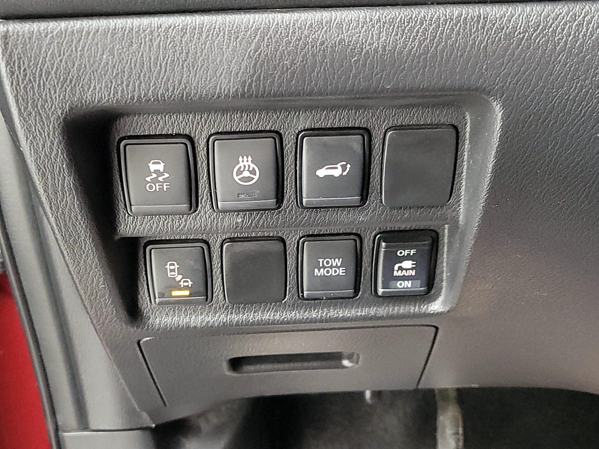 Thumbnail: 2018 Nissan Pathfinder - 13