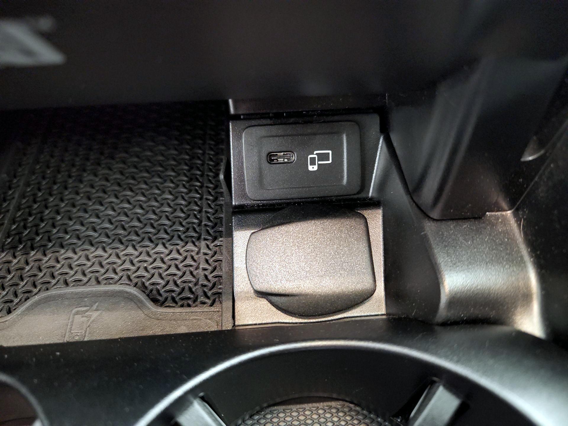 Thumbnail: 2023 Mercedes-Benz E-Class - 19