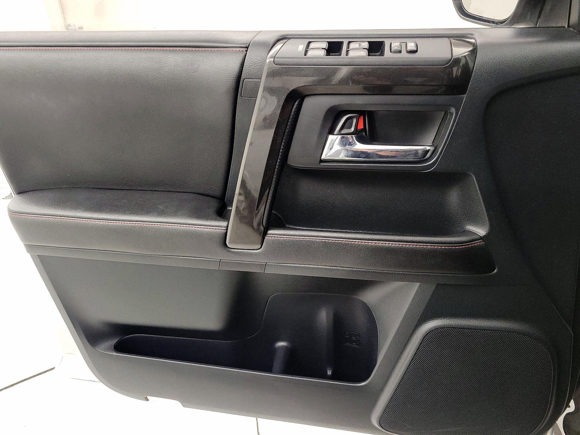 Thumbnail: 2015 Toyota 4Runner - 10