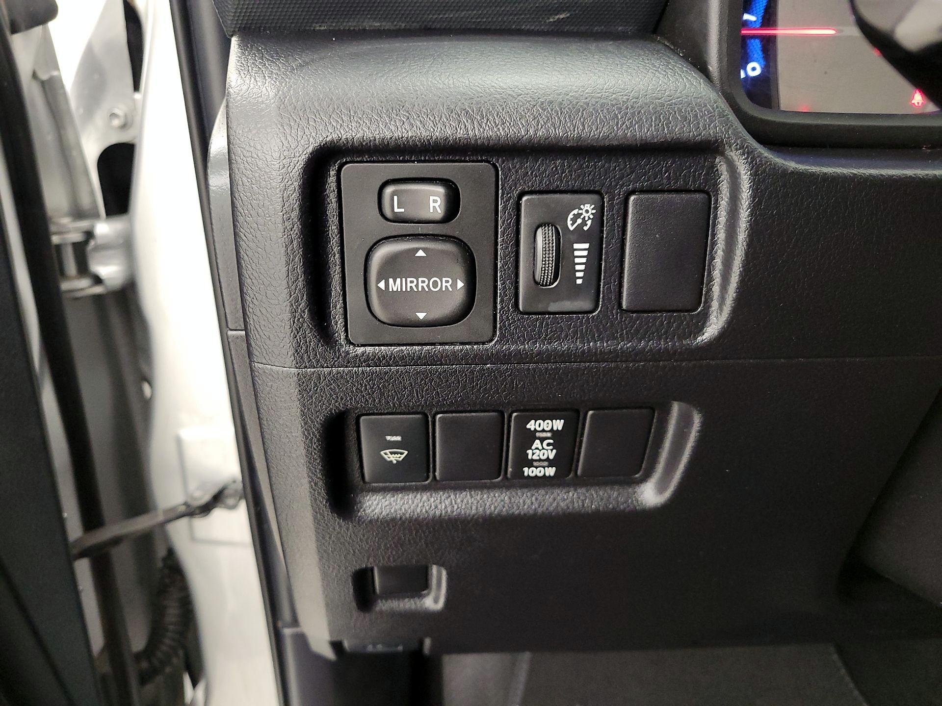 Thumbnail: 2015 Toyota 4Runner - 11