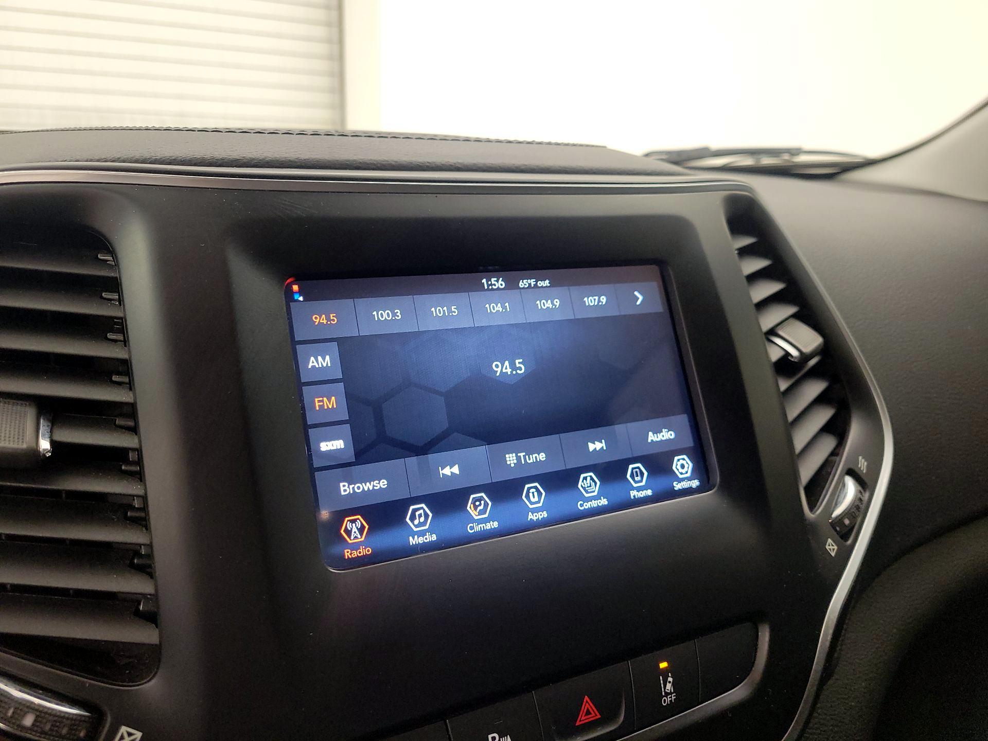 Thumbnail: 2021 Jeep Cherokee - 15