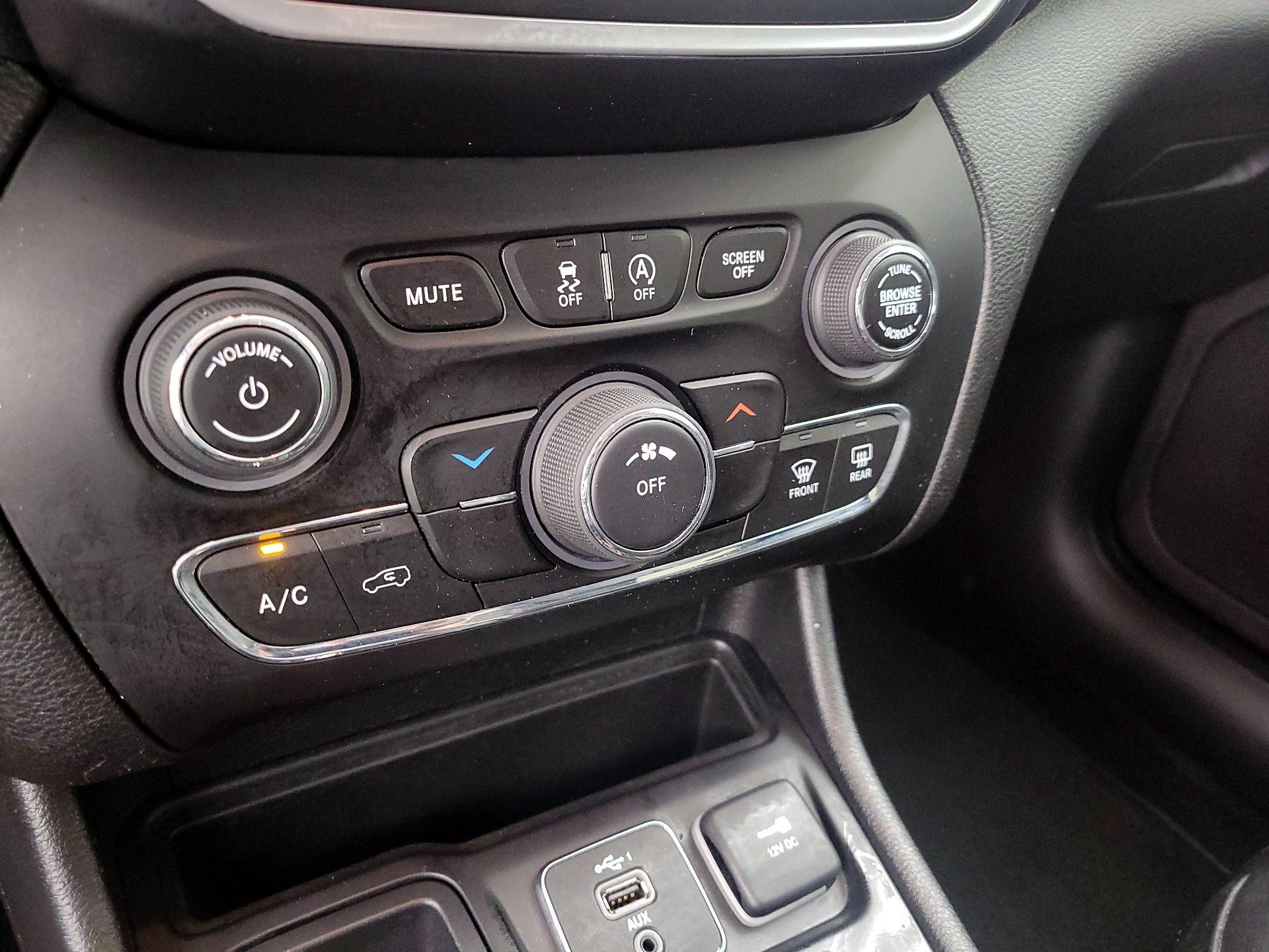 Thumbnail: 2021 Jeep Cherokee - 16