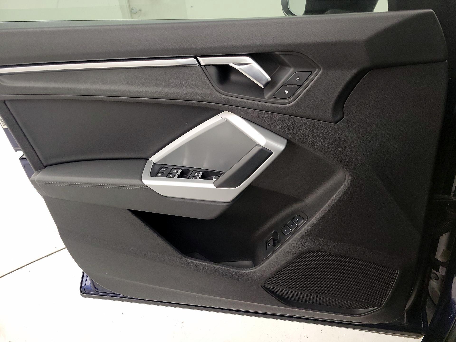 Thumbnail: 2022 Audi Q3 - 10