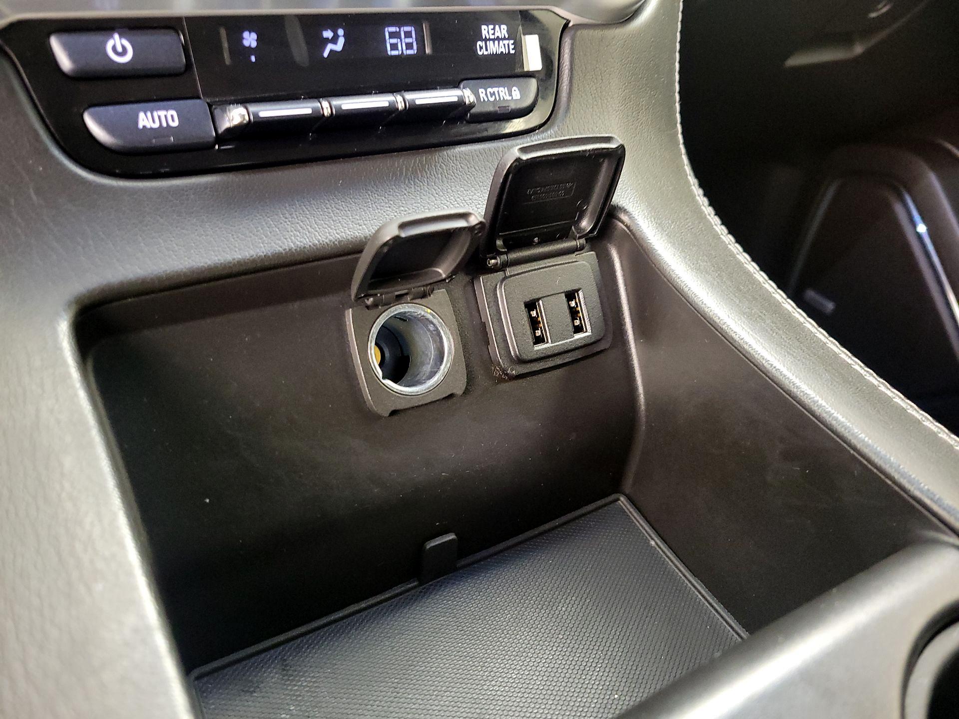 Thumbnail: 2019 GMC Yukon - 18