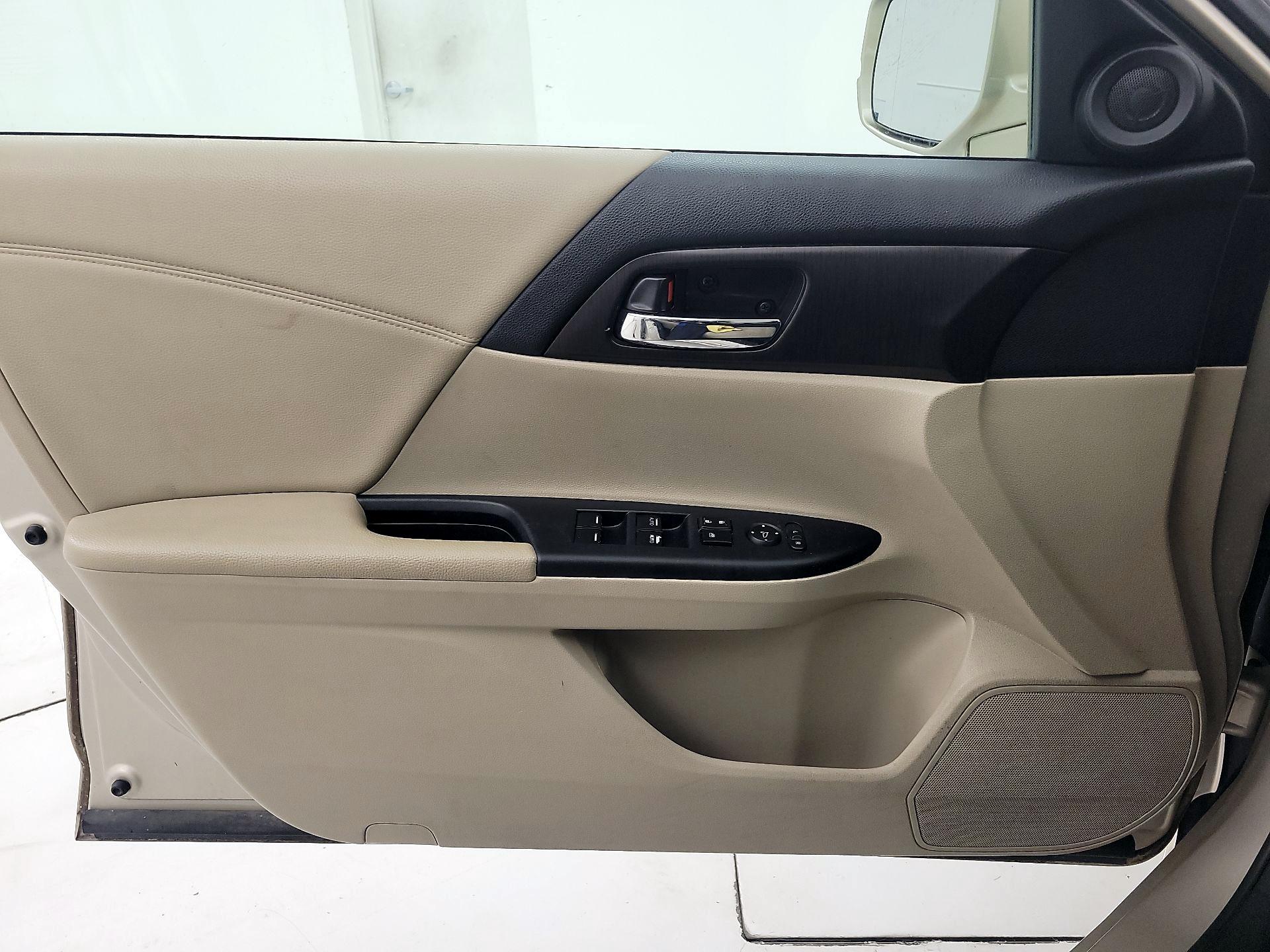 Thumbnail: 2015 Honda Accord - 10