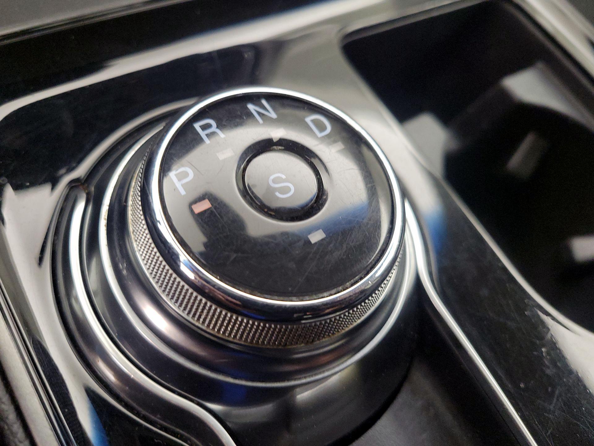 Thumbnail: 2019 Ford Edge - 17