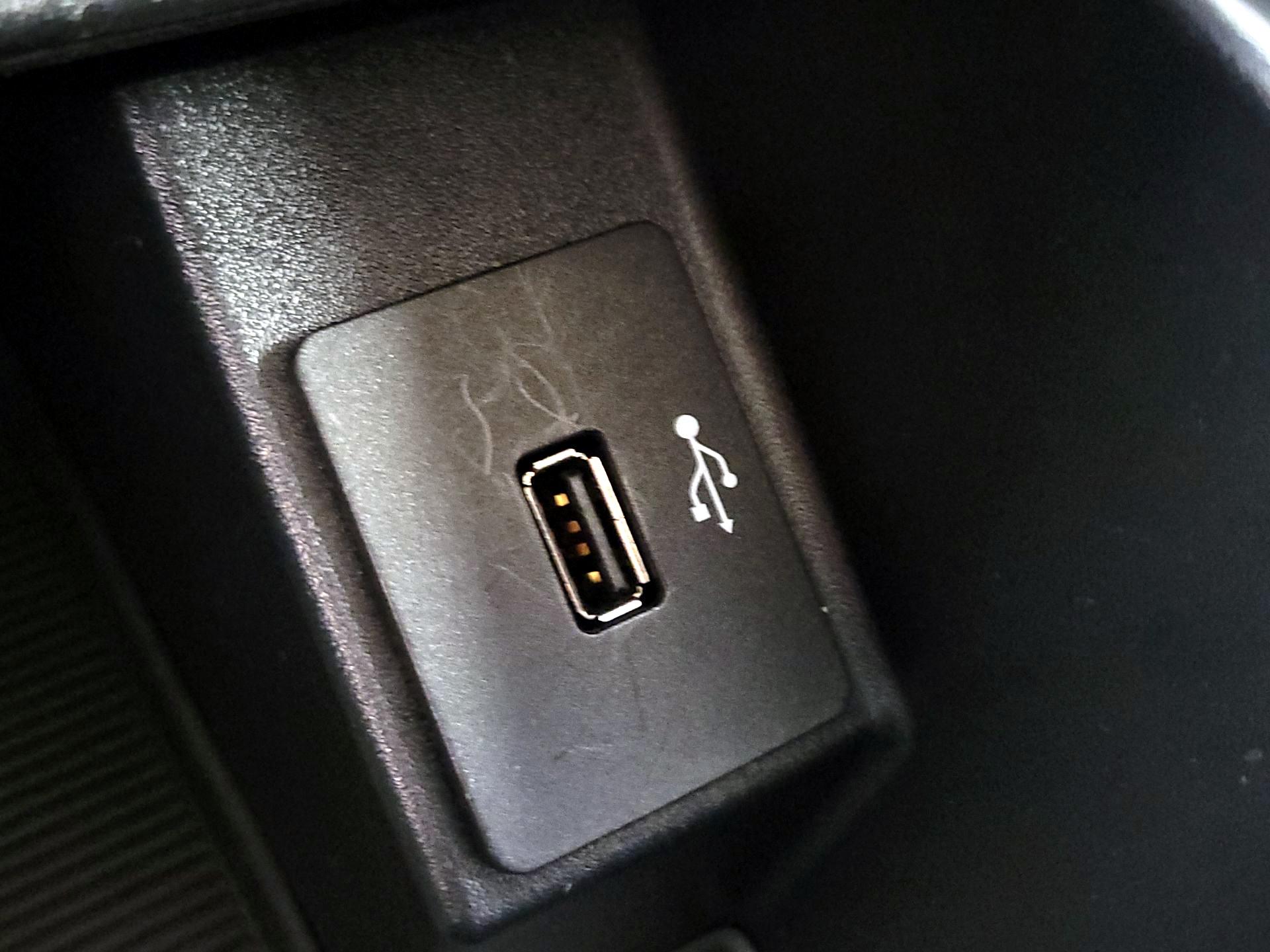 Thumbnail: 2019 Ford Edge - 18