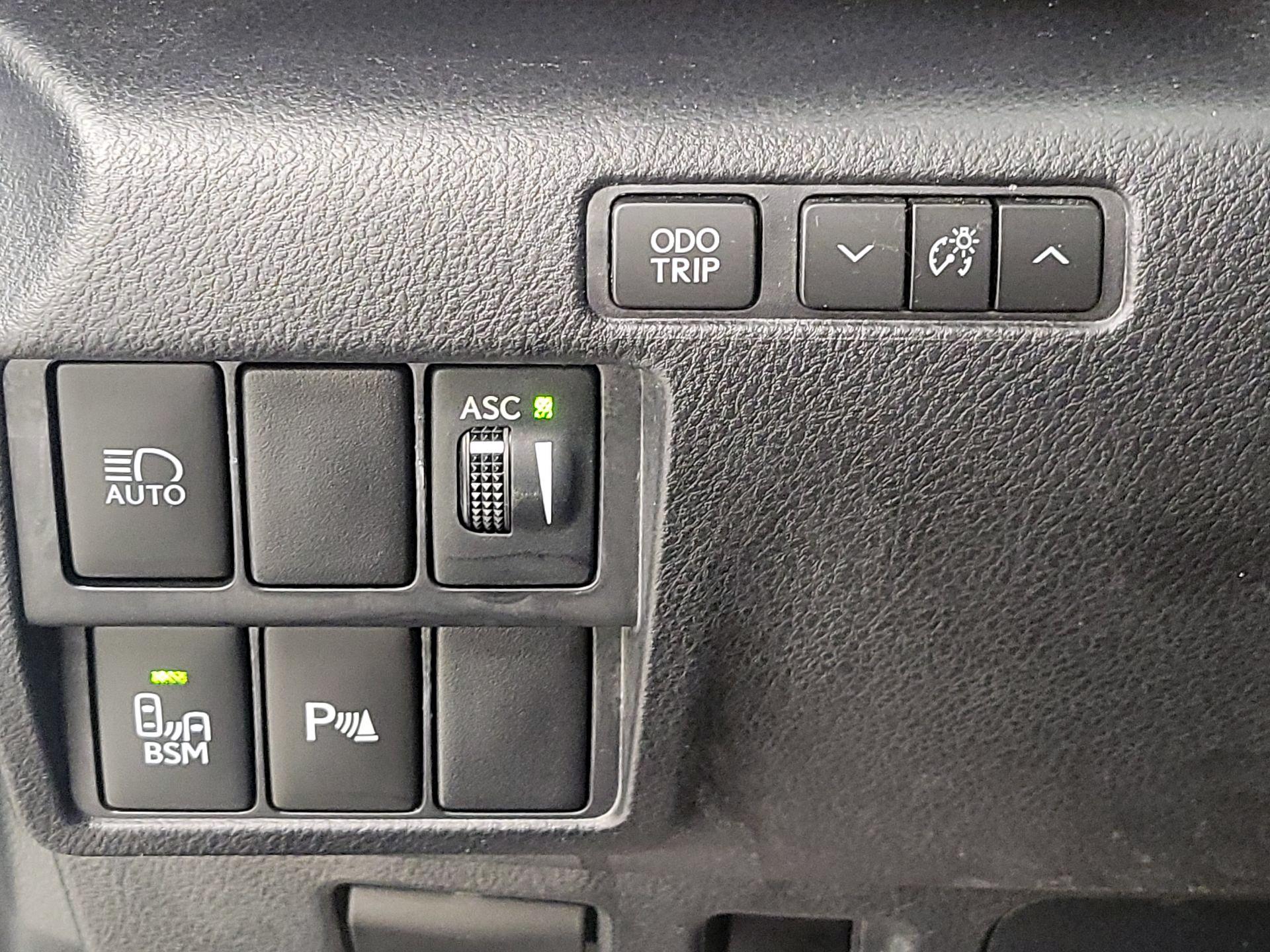 Thumbnail: 2021 Lexus RC - 13