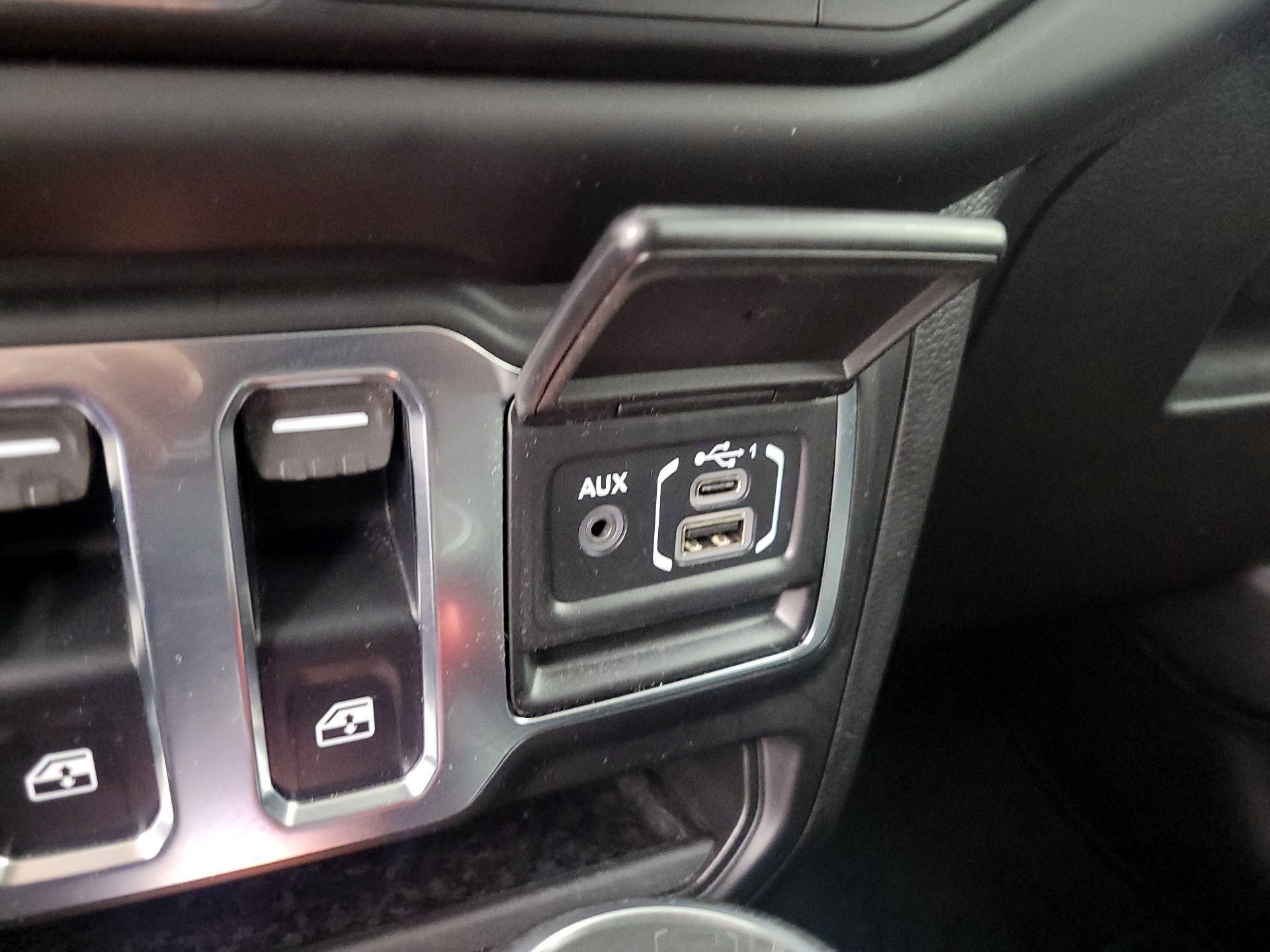 Thumbnail: 2021 Jeep Wrangler - 18