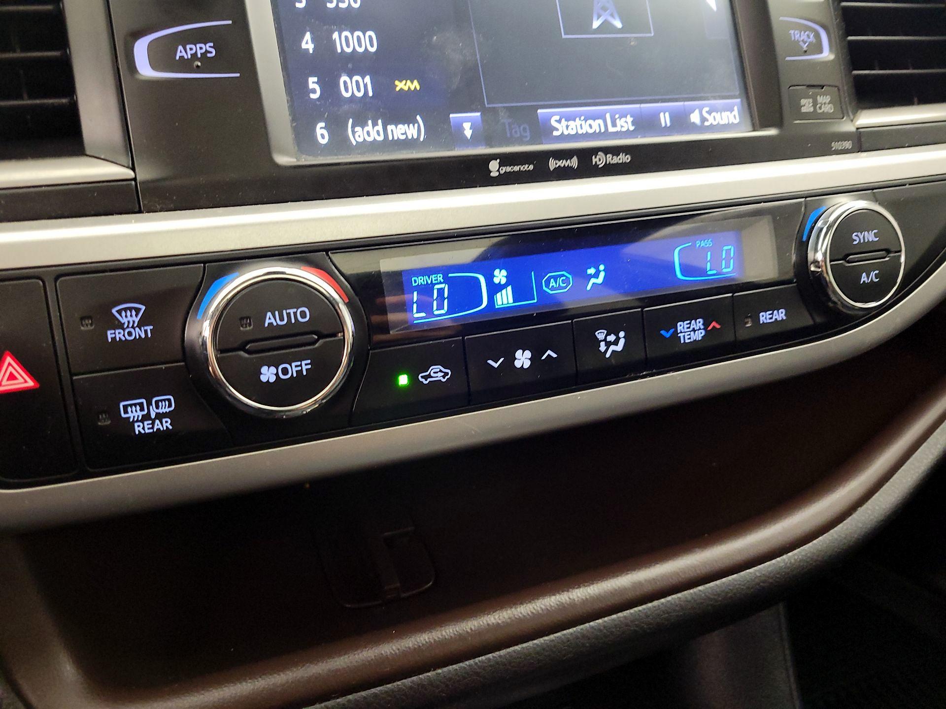 Thumbnail: 2019 Toyota Highlander - 15