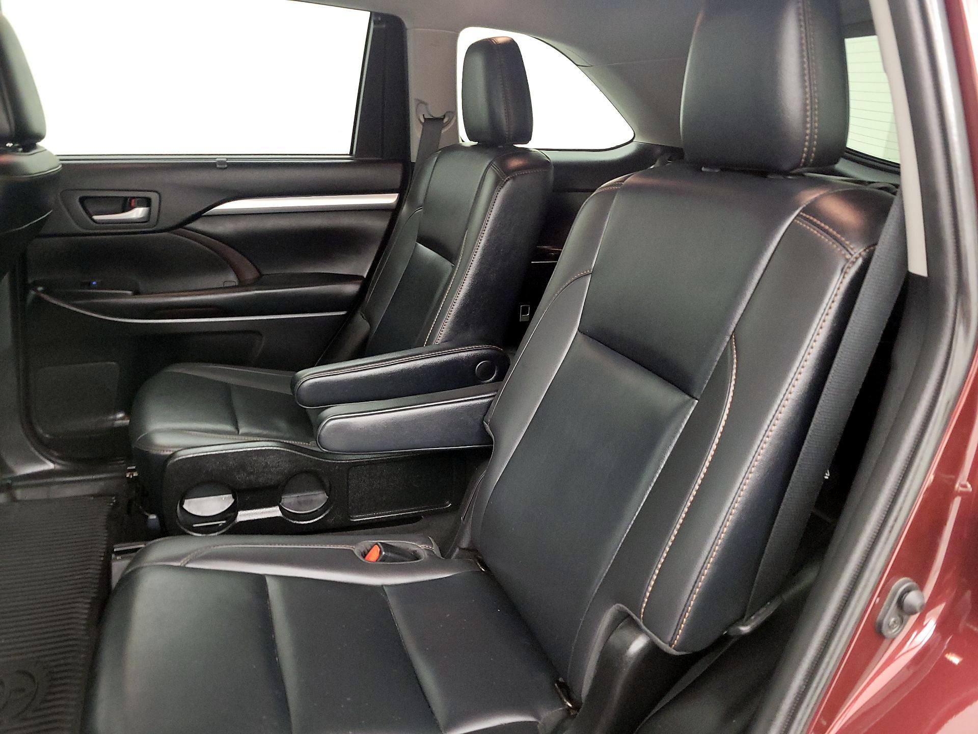 Thumbnail: 2019 Toyota Highlander - 19