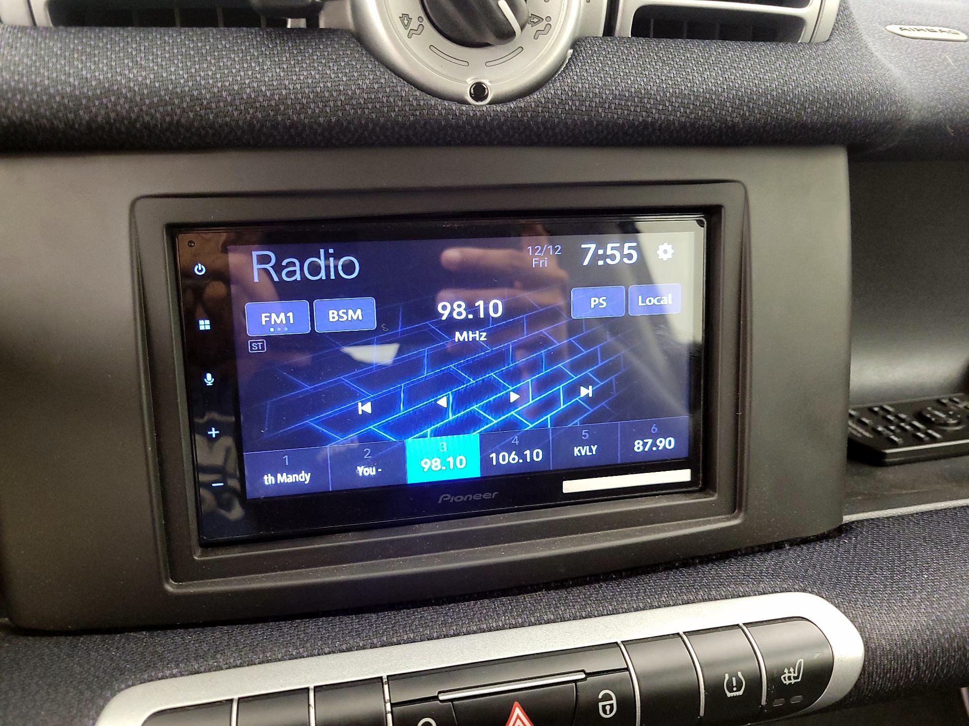 Thumbnail: 2015 smart fortwo - 13