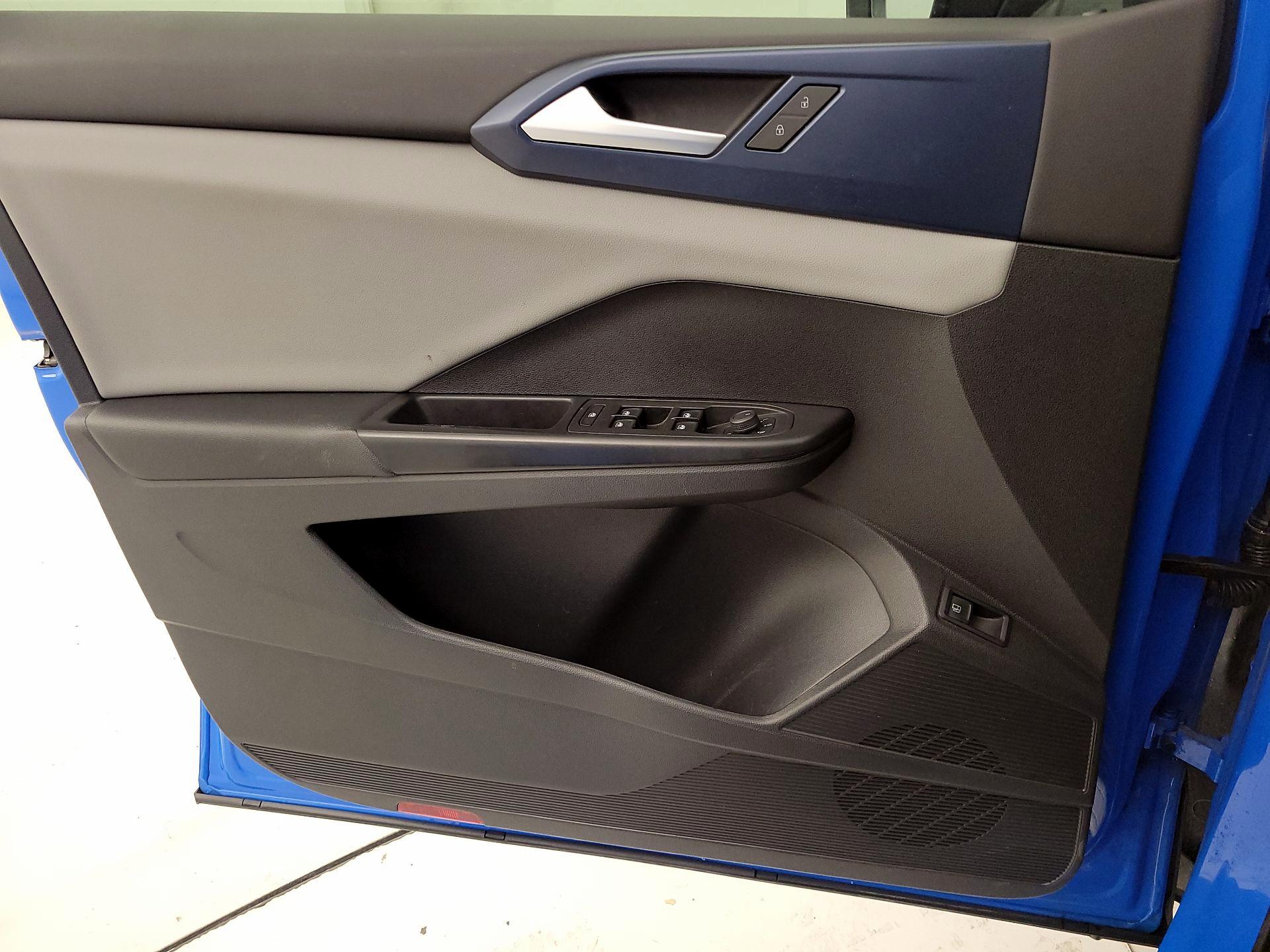 Thumbnail: 2022 Volkswagen Taos - 10